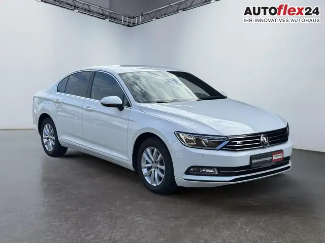 Volkswagen Passat 1.8 TSI DSG R-Line Einparkhilfe vorne und hinte...