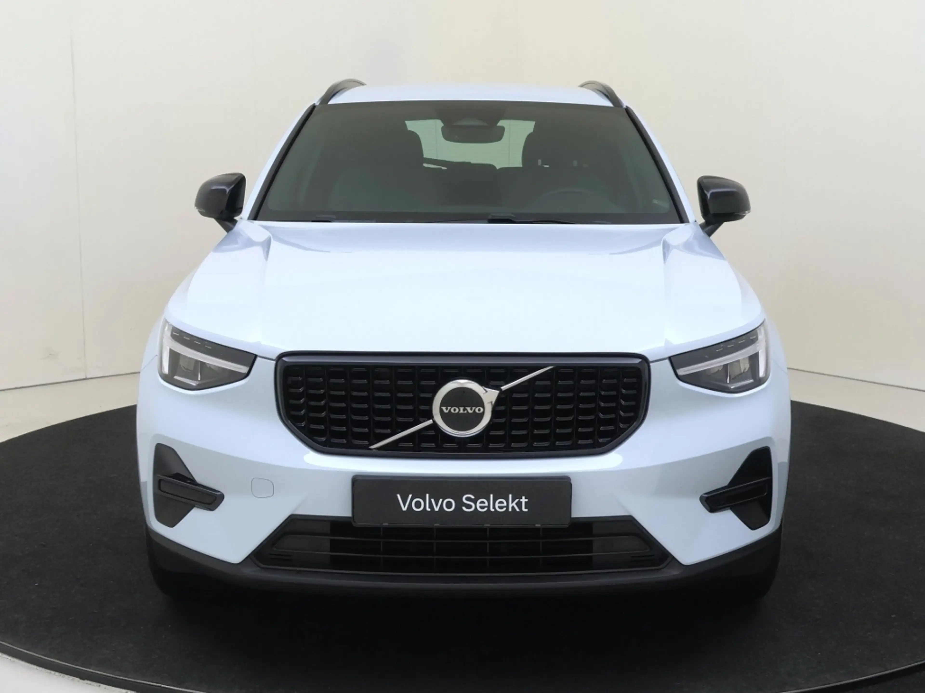 Volvo XC40 B4 Plus Dark | Trekhaak | Harman/Kardon | — photo 3