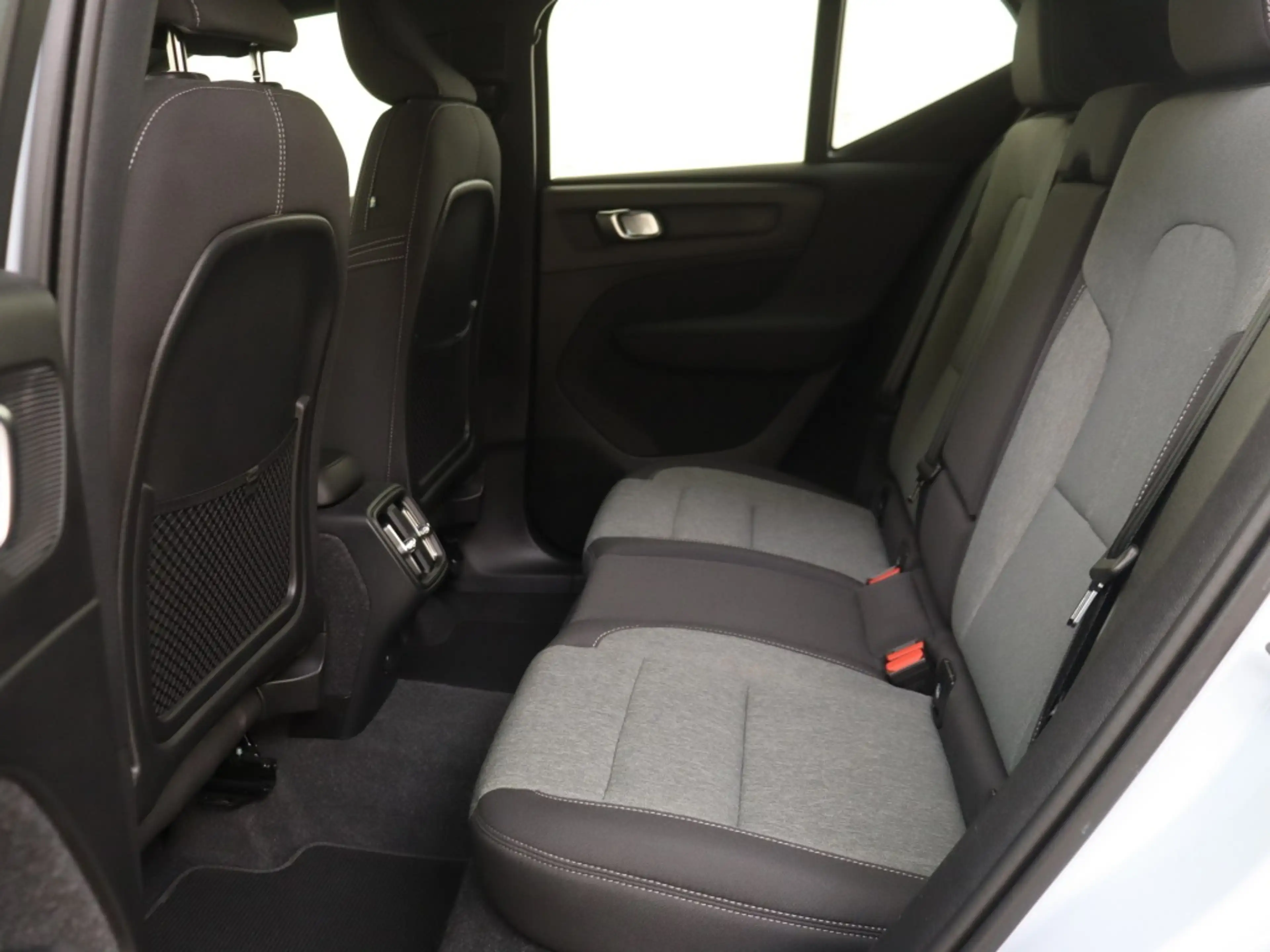 Volvo XC40 B4 Plus Dark | Trekhaak | Harman/Kardon | — photo 8