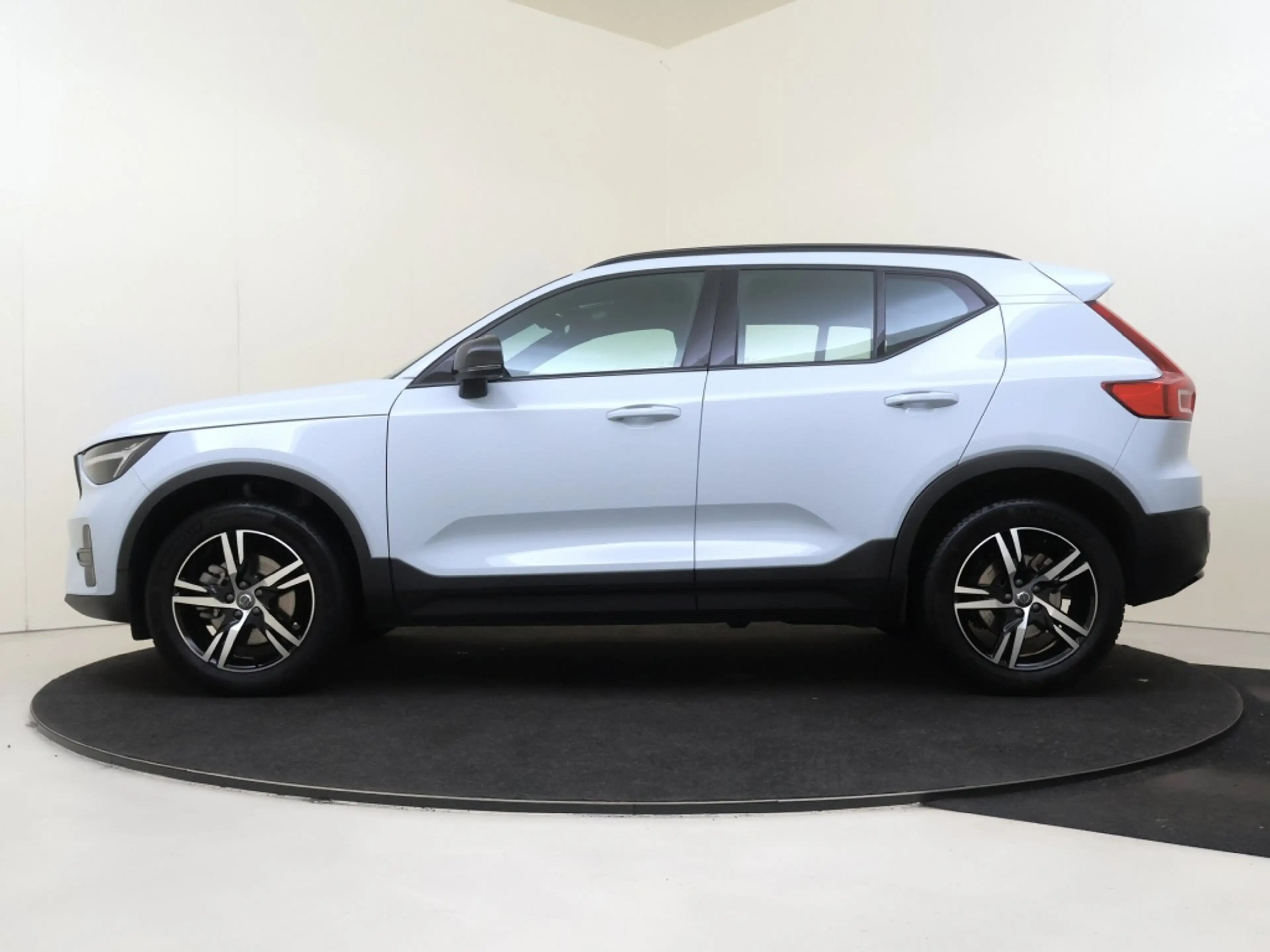 Volvo XC40 B4 Plus Dark | Trekhaak | Harman/Kardon | — photo 2