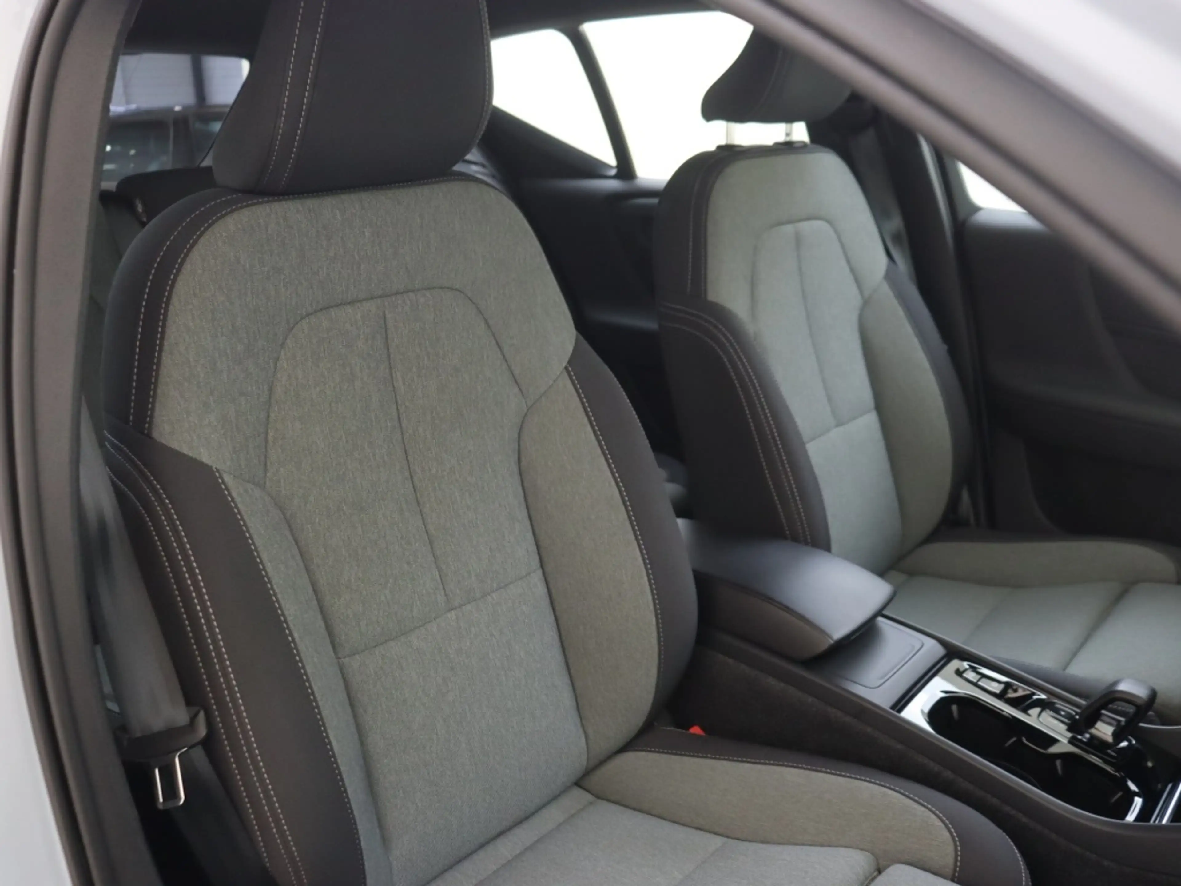 Volvo XC40 B4 Plus Dark | Trekhaak | Harman/Kardon | — photo 14