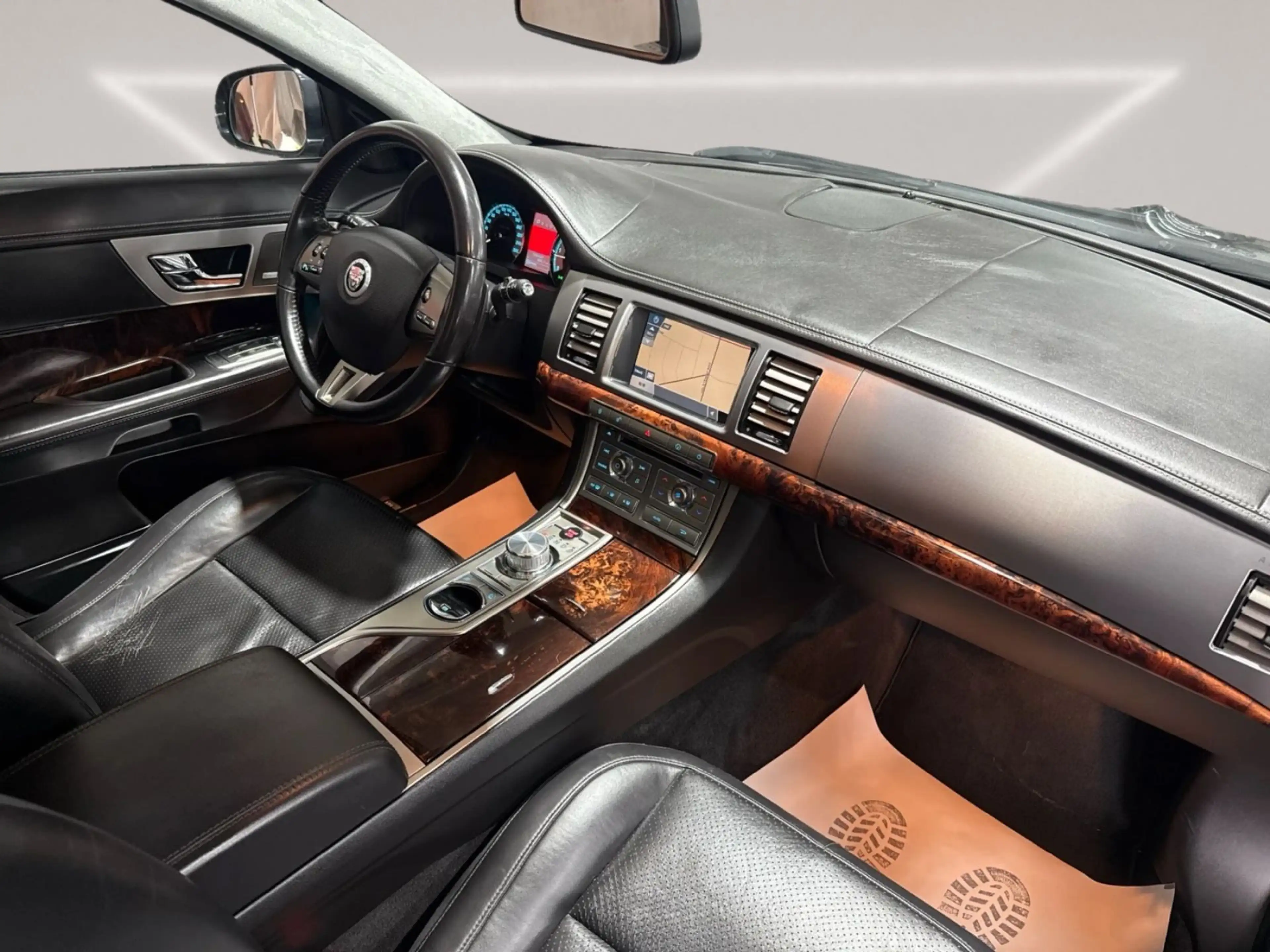 Jaguar XF 3.0 V6 Diesel S Portfolio — photo 11