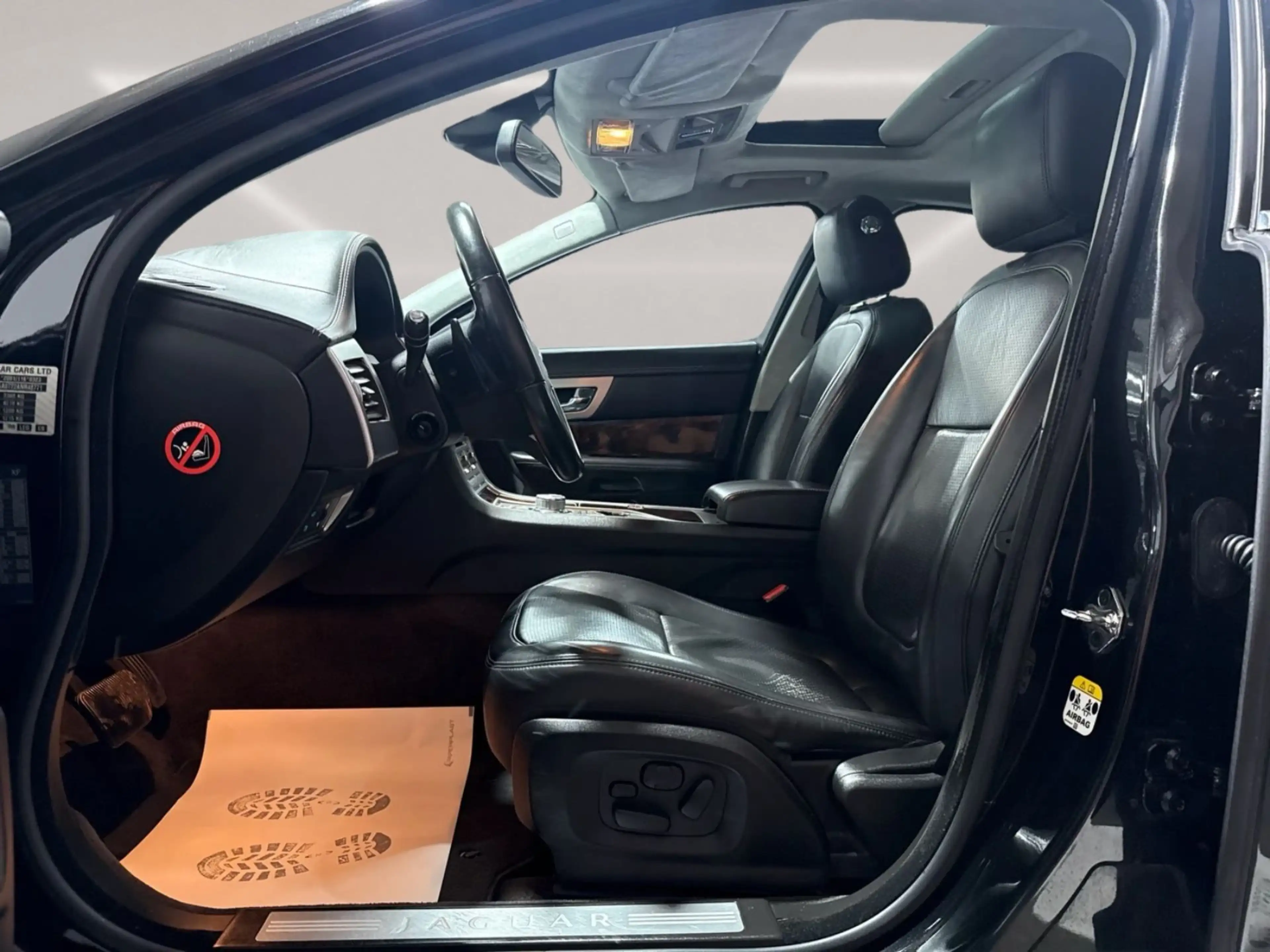Jaguar XF 3.0 V6 Diesel S Portfolio — photo 13