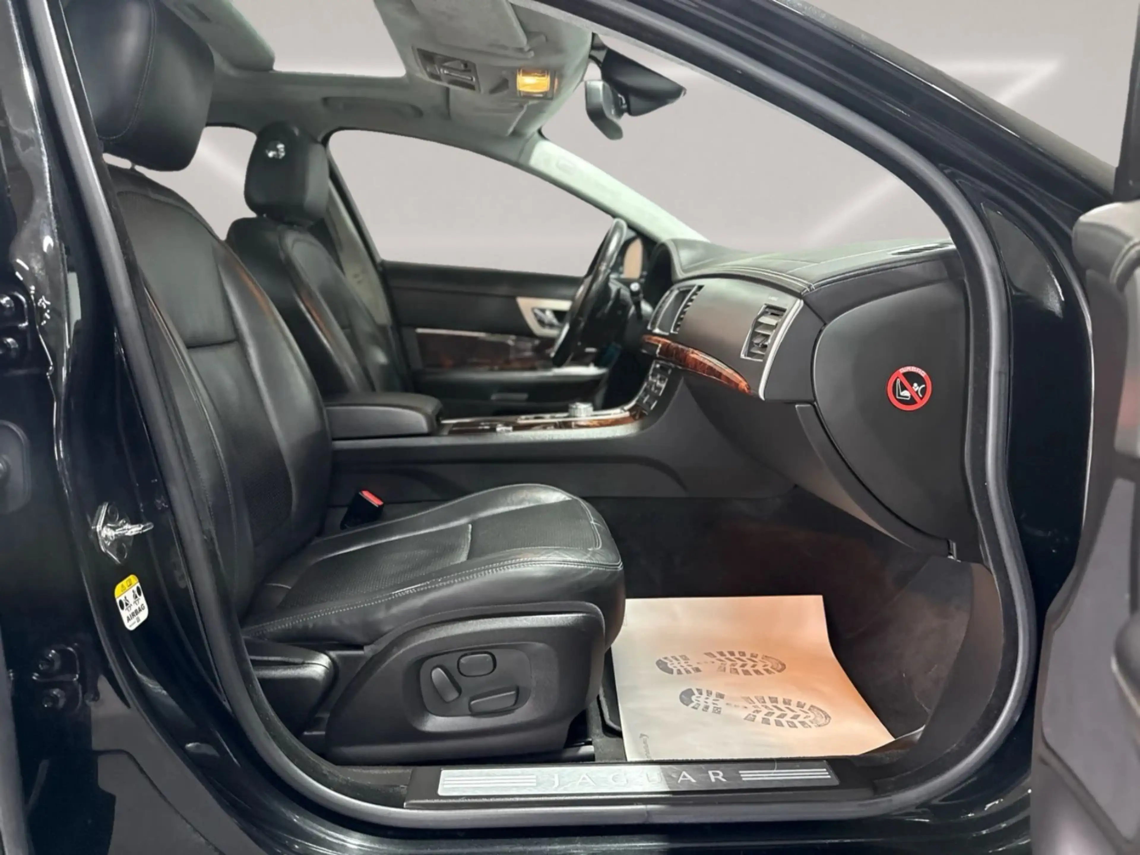 Jaguar XF 3.0 V6 Diesel S Portfolio — photo 12
