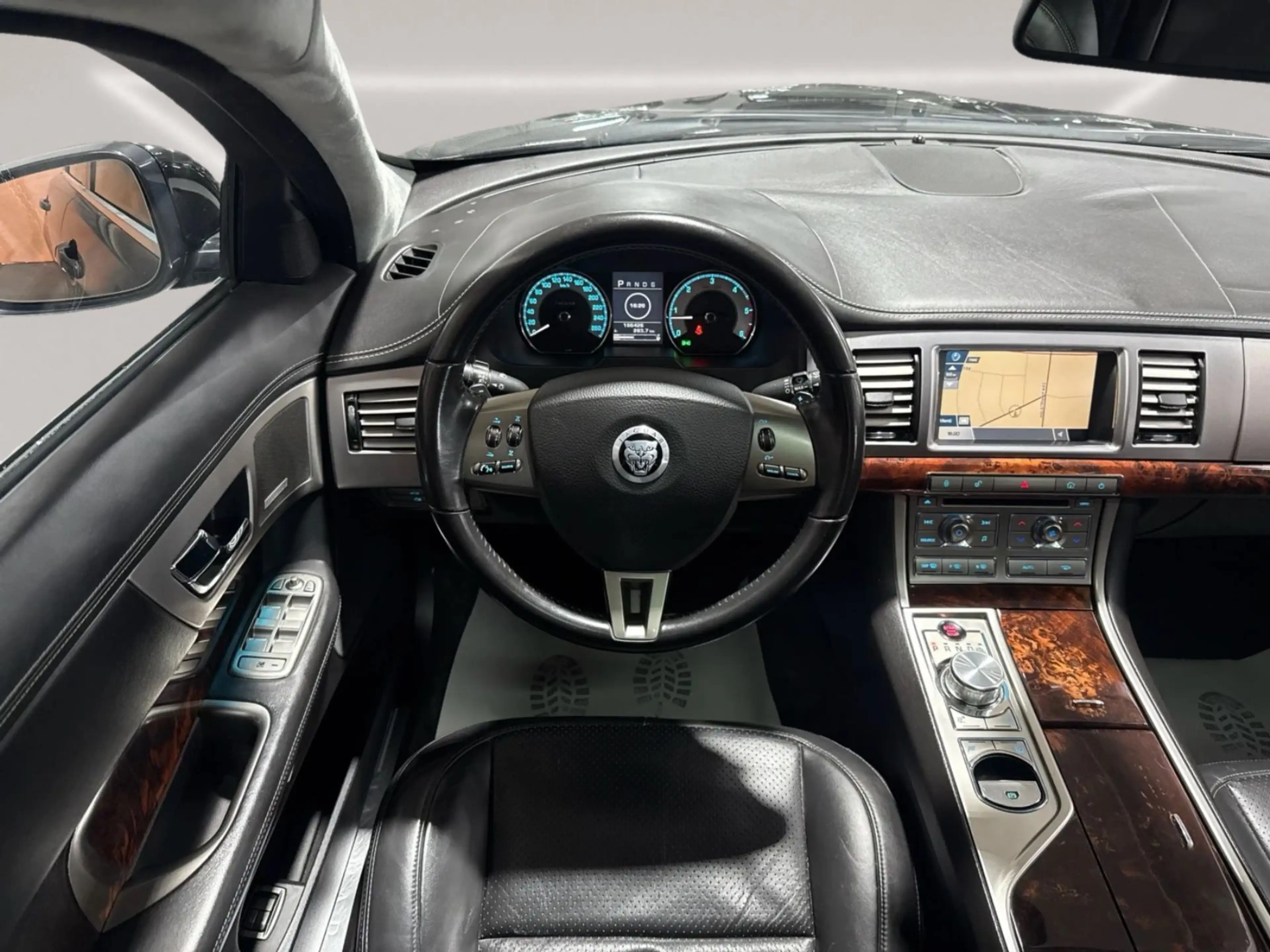 Jaguar XF 3.0 V6 Diesel S Portfolio — photo 15