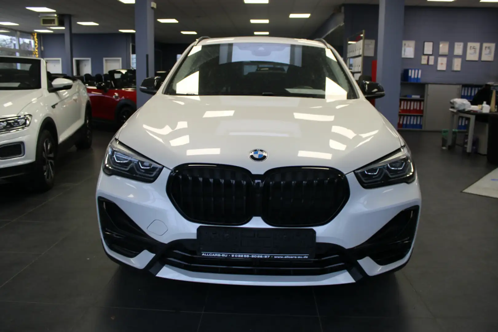 BMW X1 sDrive18i Aut. Sport Line - Panorama - Blanc - 2