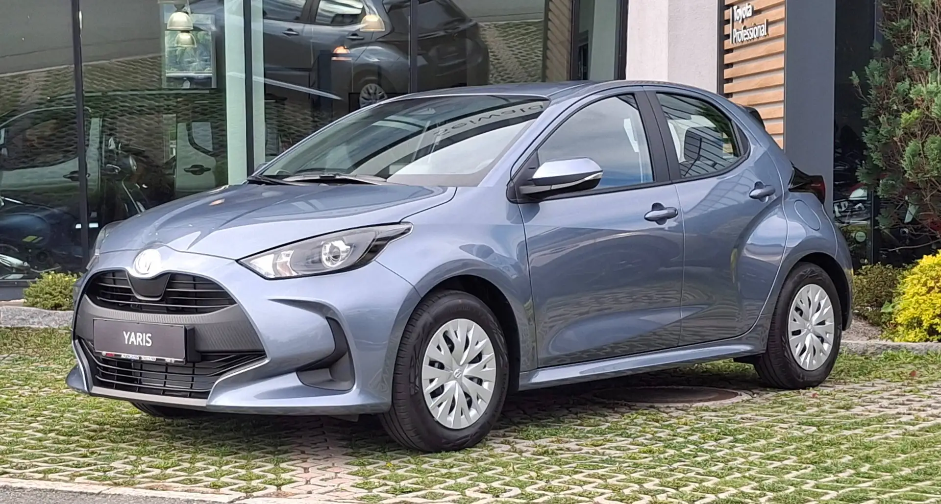 Toyota Yaris 1,5 Hybrid Active + Businesspaket Grau - 1