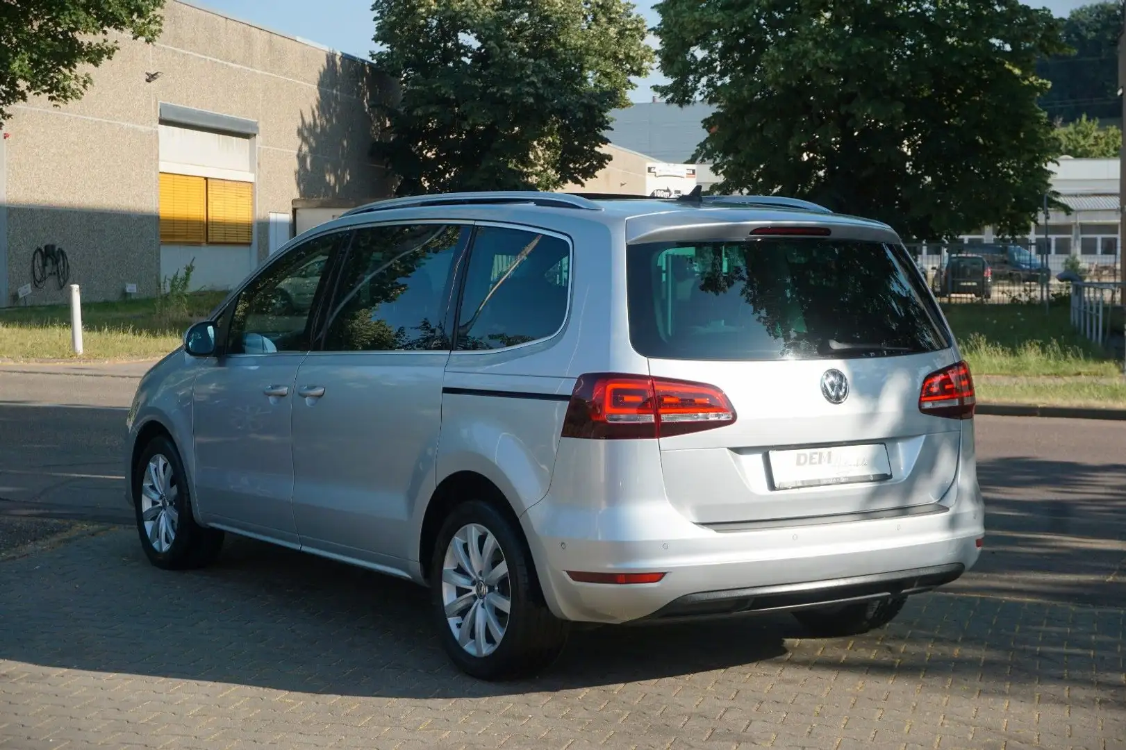 Volkswagen Sharan Highline / Pano. / 7 Sitze / ACC / AHK / Silber - 2