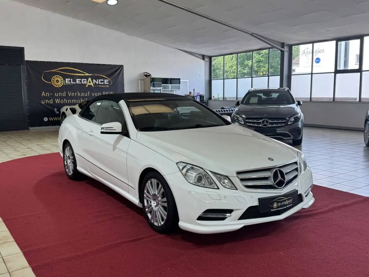 Mercedes-Benz E 200 Cabrio AMG L INE CGI Navi Comand Weiß - 1