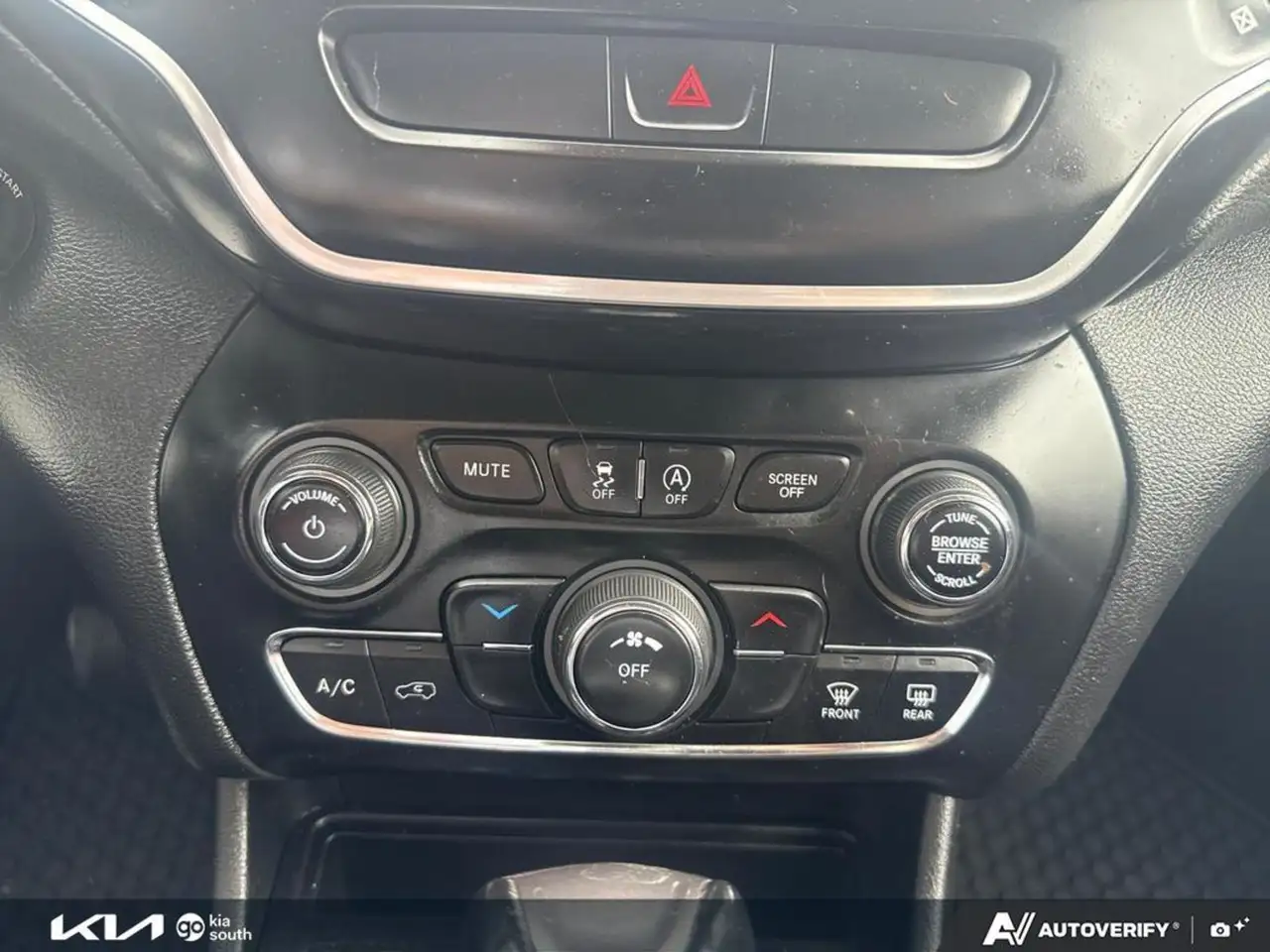 Jeep Cherokee снимка Jeep Cherokee