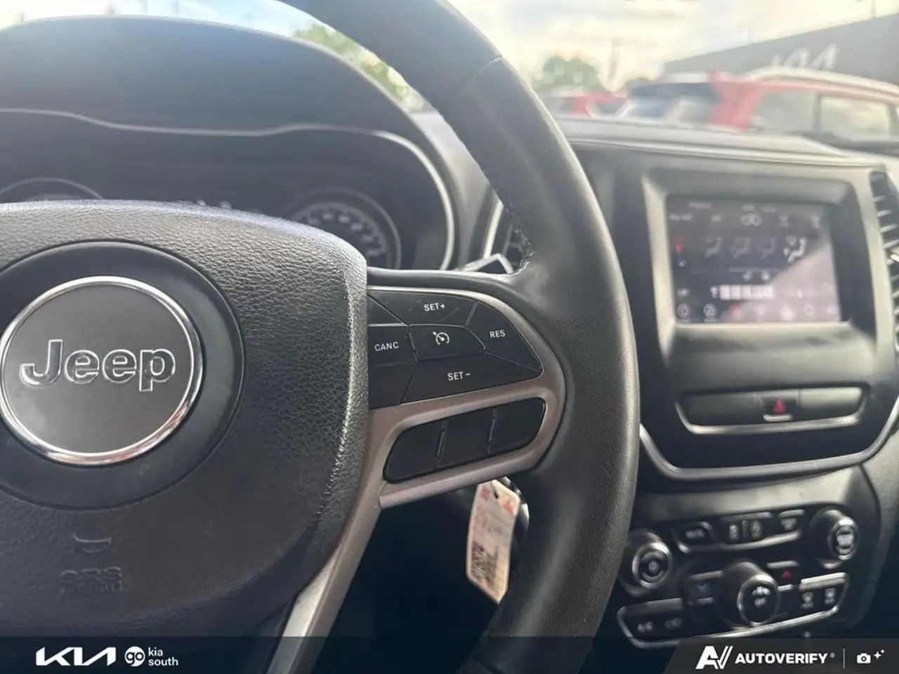 Jeep Cherokee снимка Jeep Cherokee