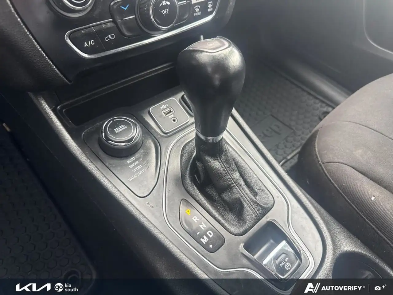 Jeep Cherokee снимка Jeep Cherokee