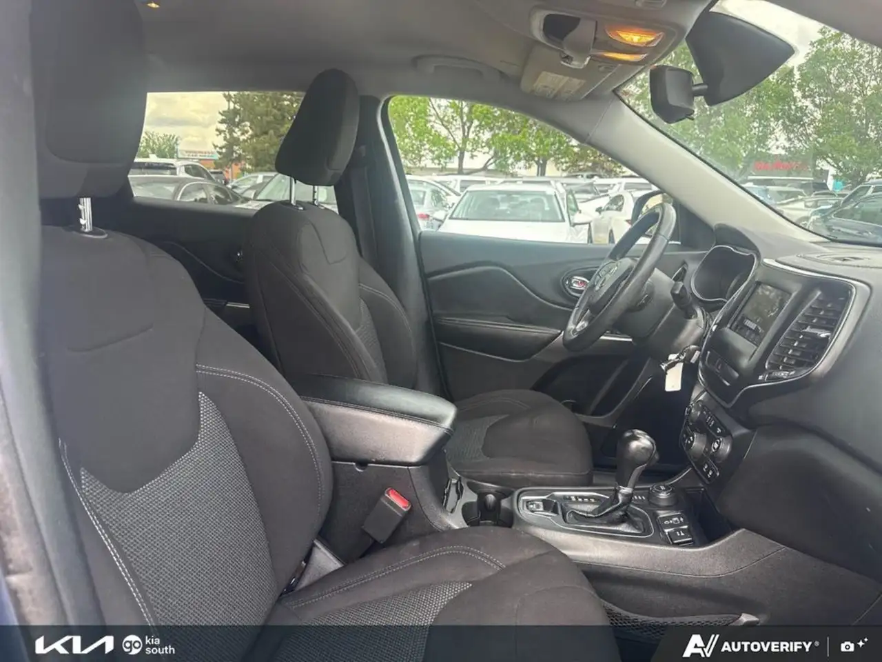 Jeep Cherokee снимка Jeep Cherokee