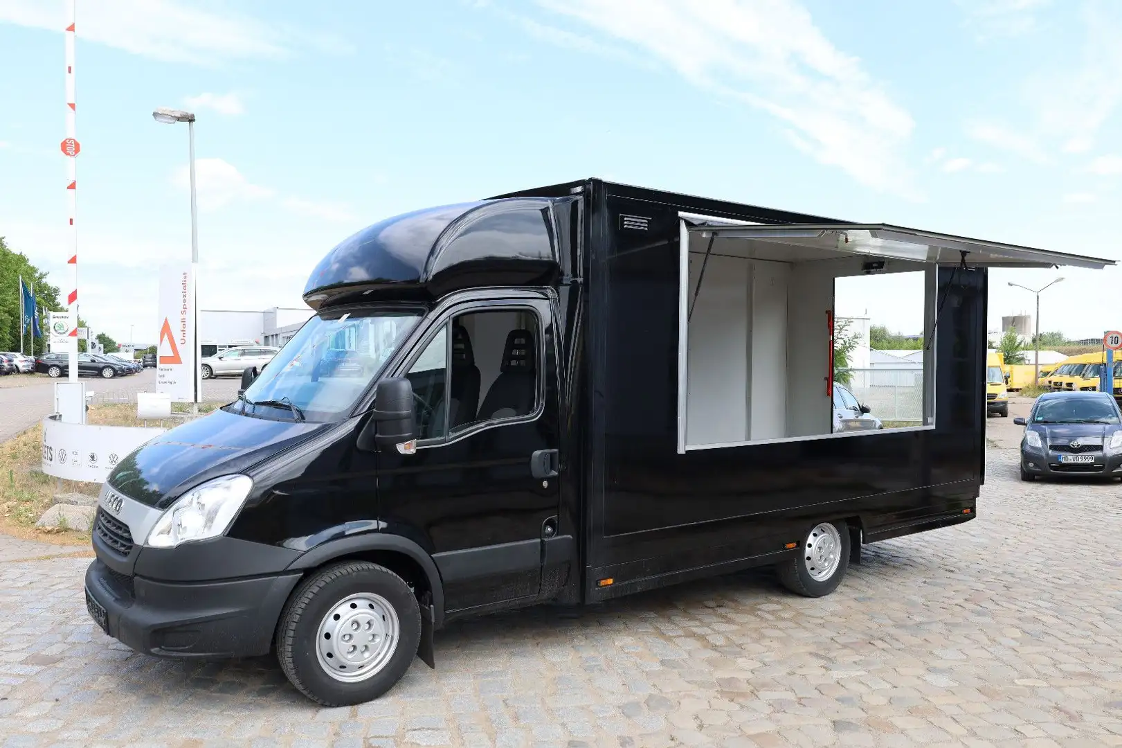 Iveco IS35SI2AA/ FOODTRUCK/Daily Zwart - 2