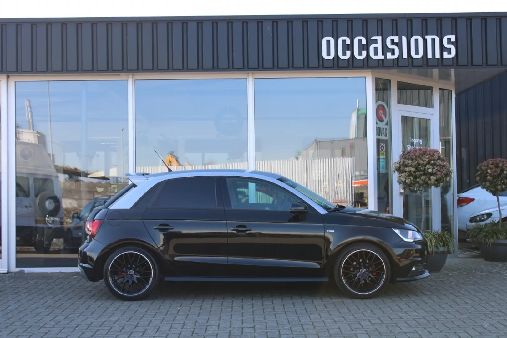 Audi A1 1.0 TFSI Sp. Pro L S Noir - 2
