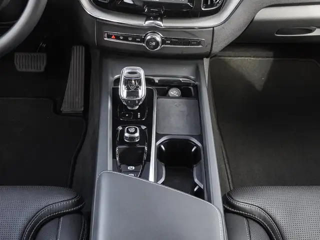 Volvo XC60 view 14