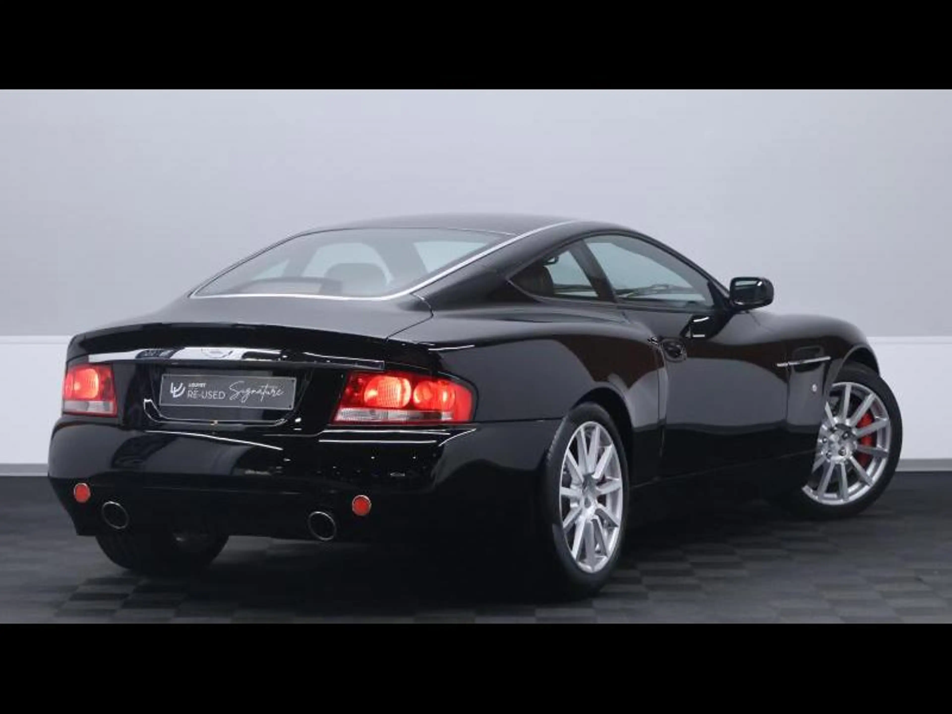 Aston Martin Vanquish 5.9 V12 469Ch — photo 4