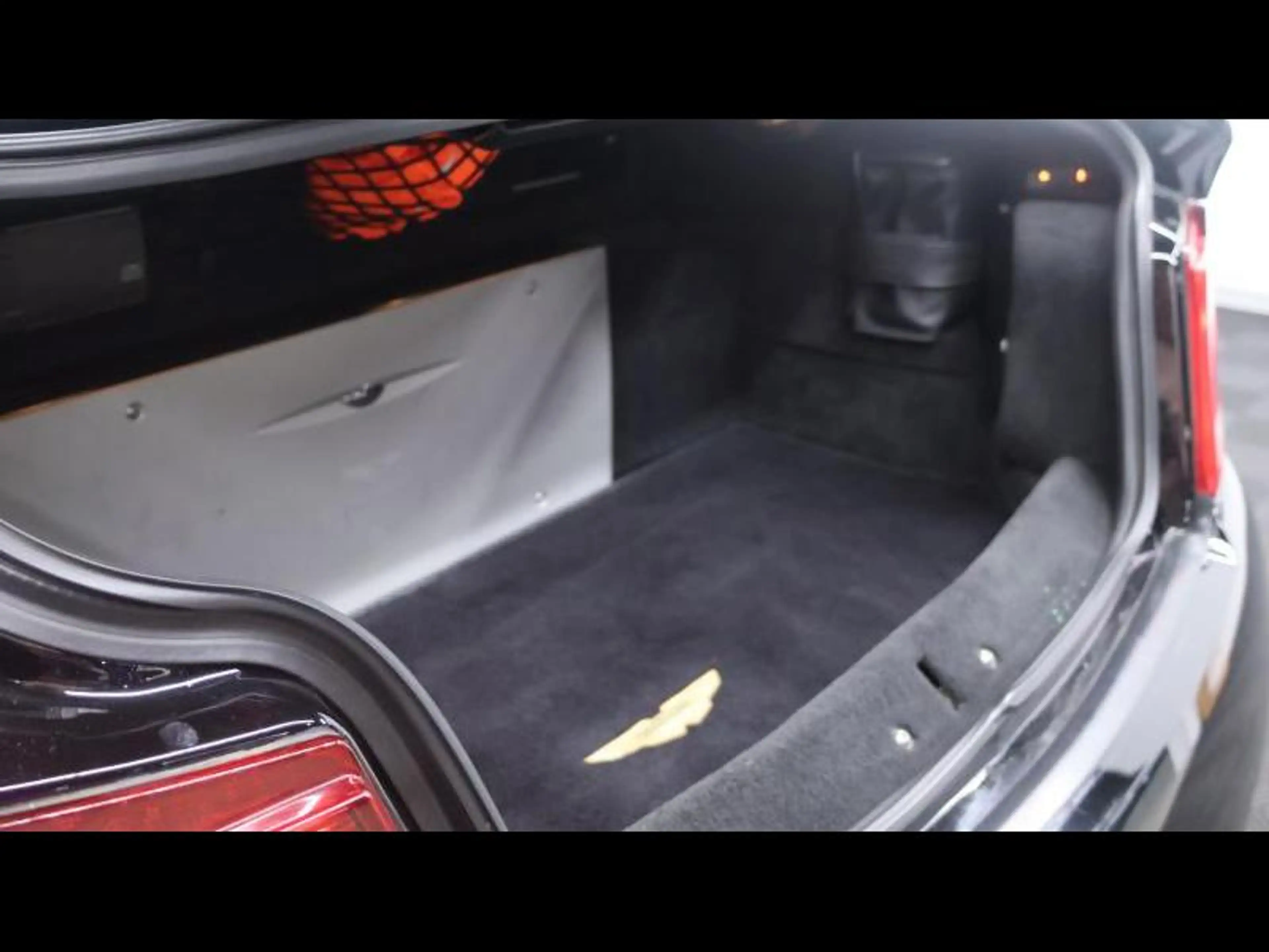 Aston Martin Vanquish 5.9 V12 469Ch — photo 8