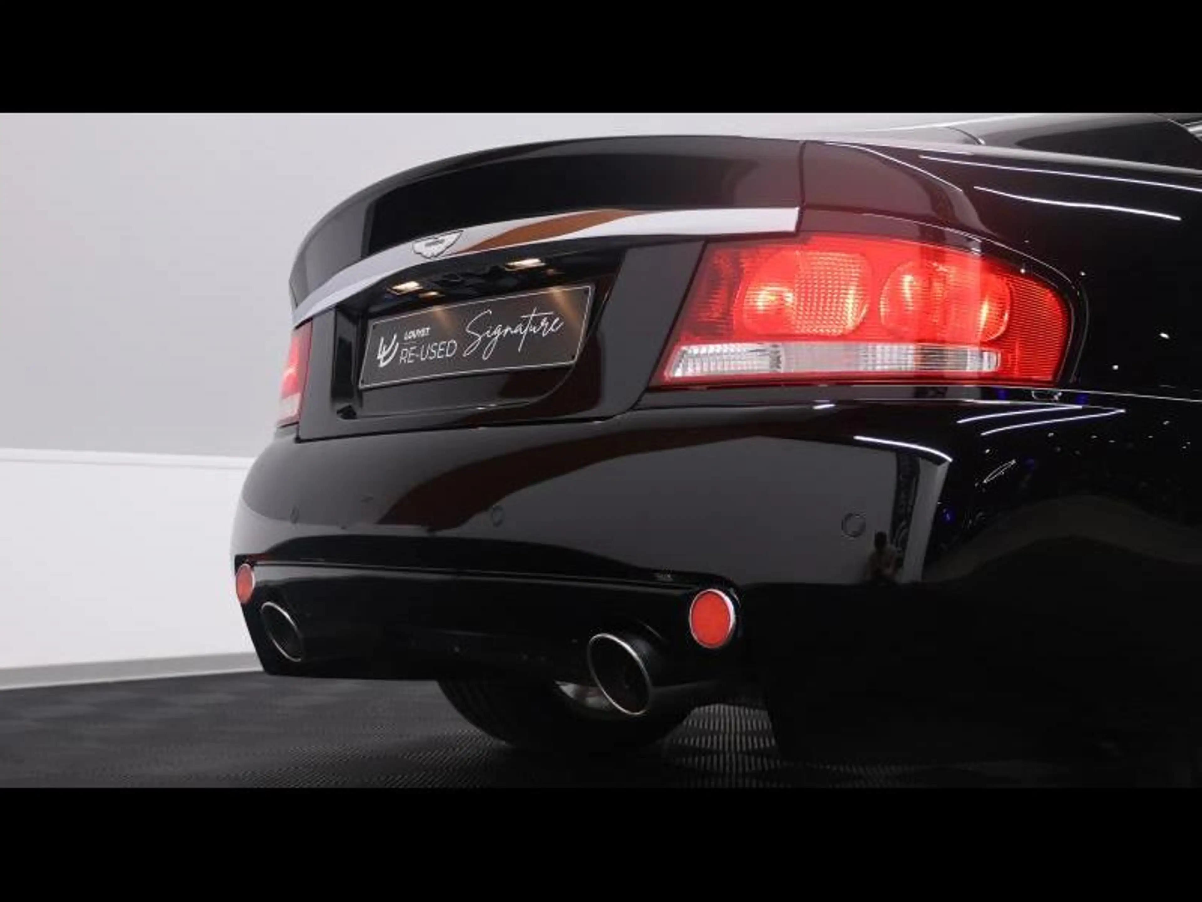 Aston Martin Vanquish 5.9 V12 469Ch — photo 11