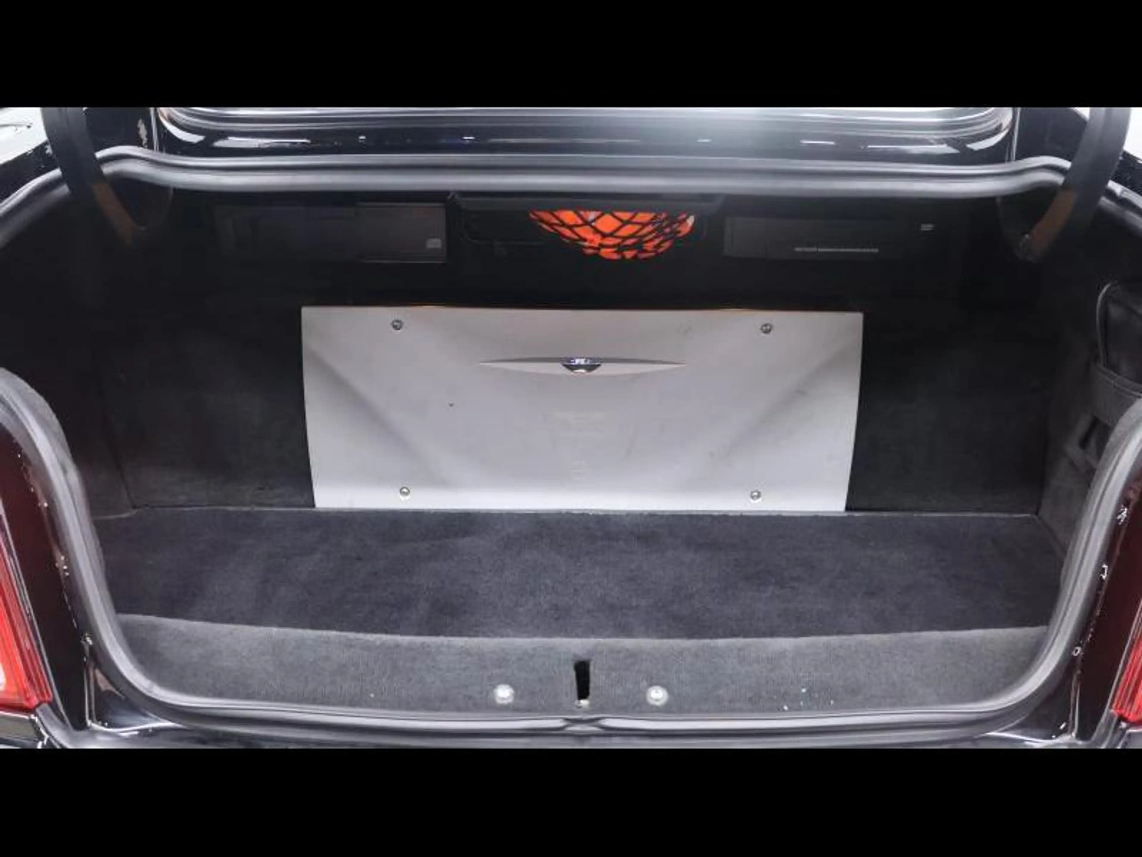 Aston Martin Vanquish 5.9 V12 469Ch — photo 7