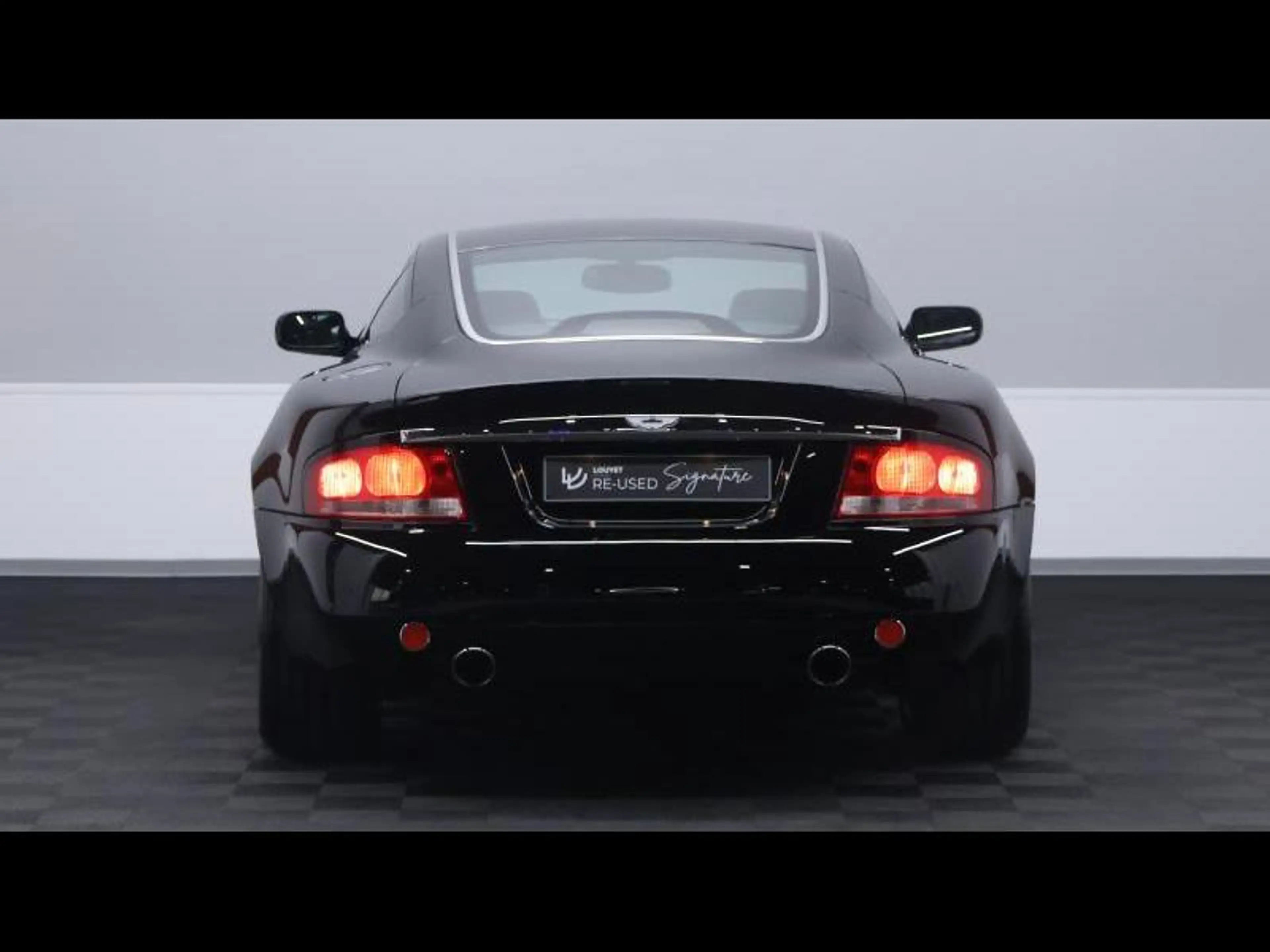 Aston Martin Vanquish 5.9 V12 469Ch — photo 5