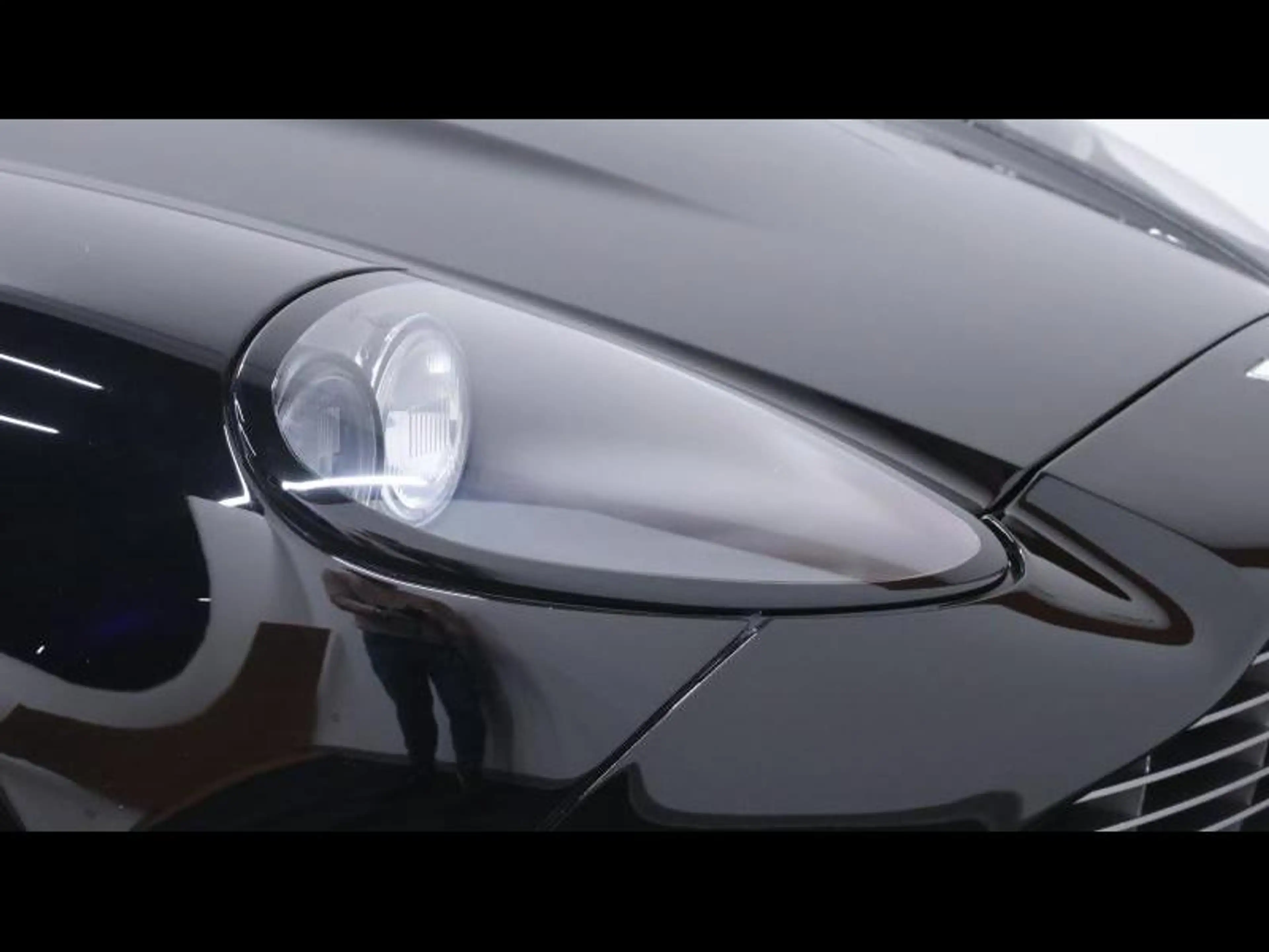Aston Martin Vanquish 5.9 V12 469Ch — photo 9