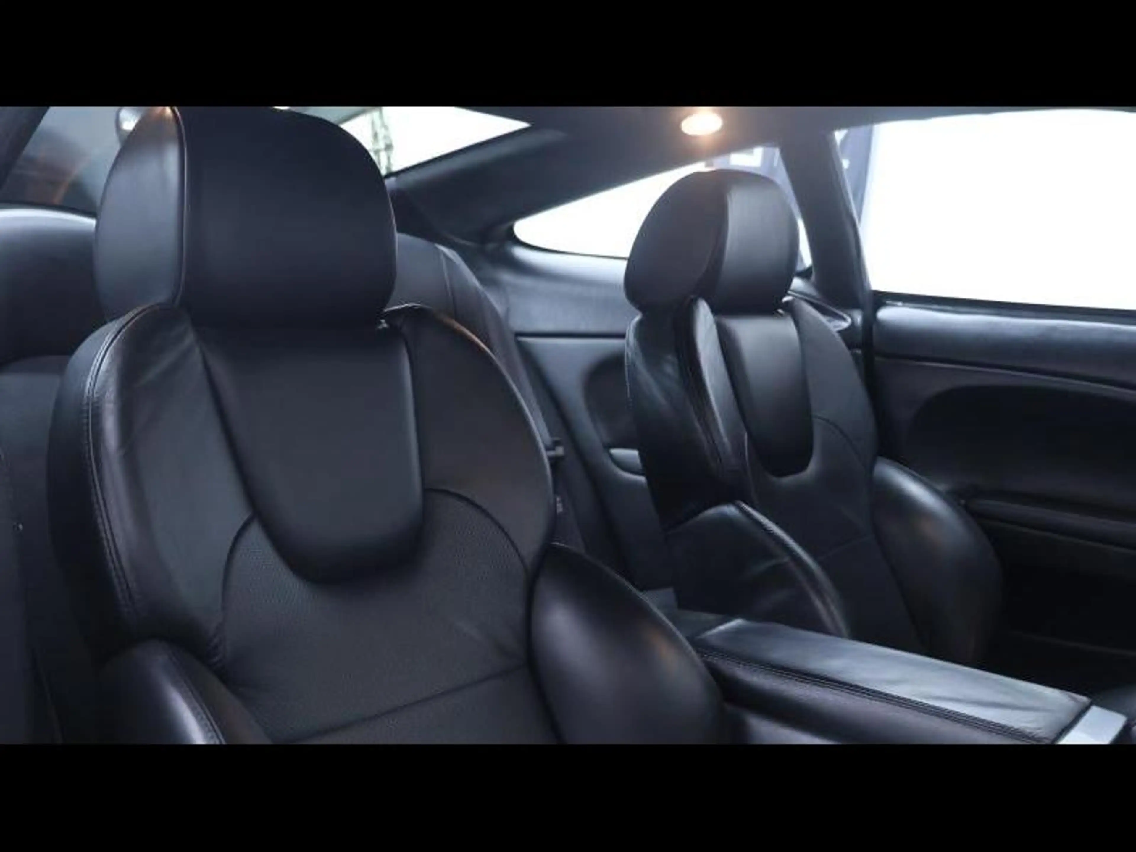 Aston Martin Vanquish 5.9 V12 469Ch — photo 14