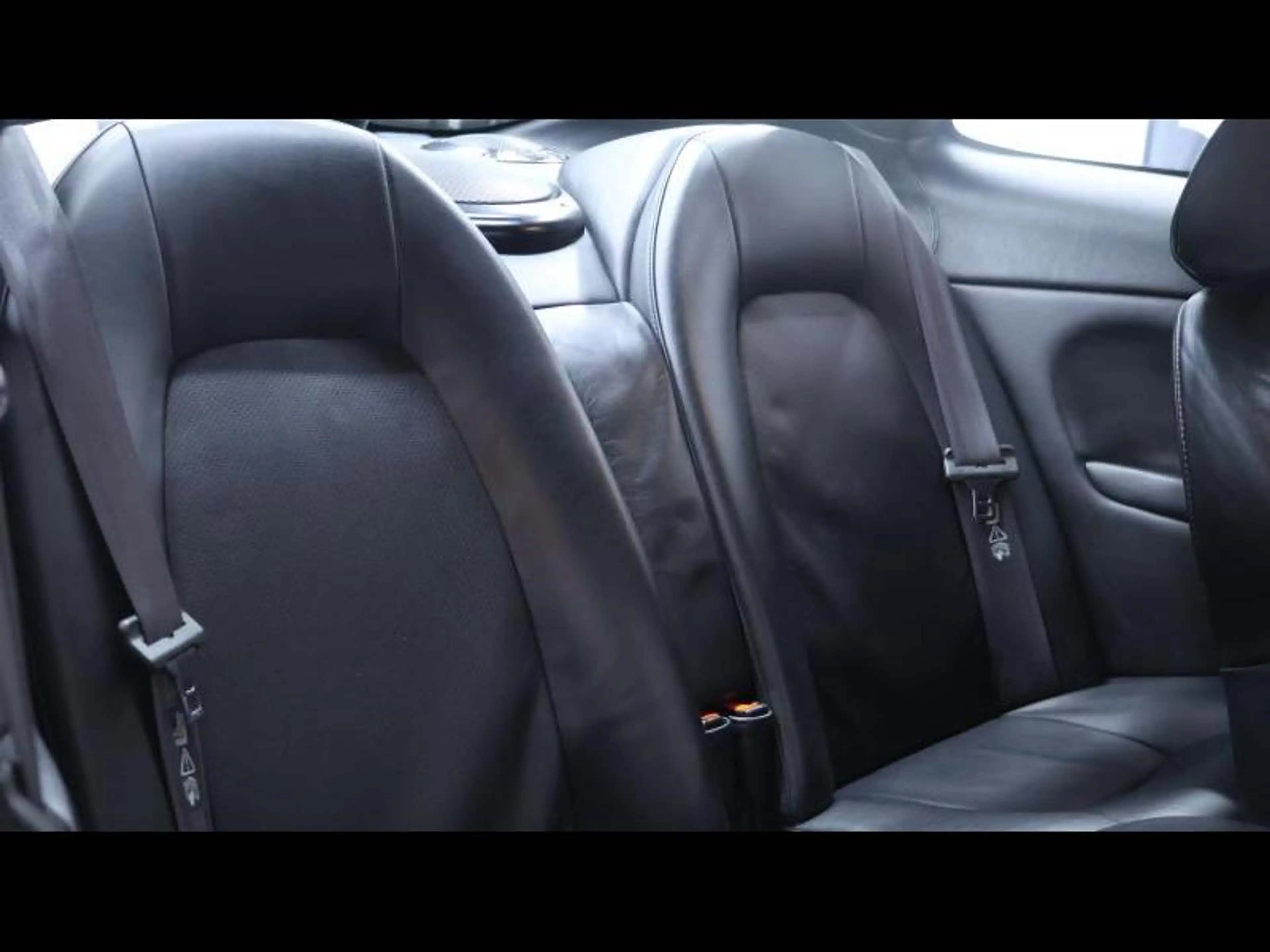 Aston Martin Vanquish 5.9 V12 469Ch — photo 15