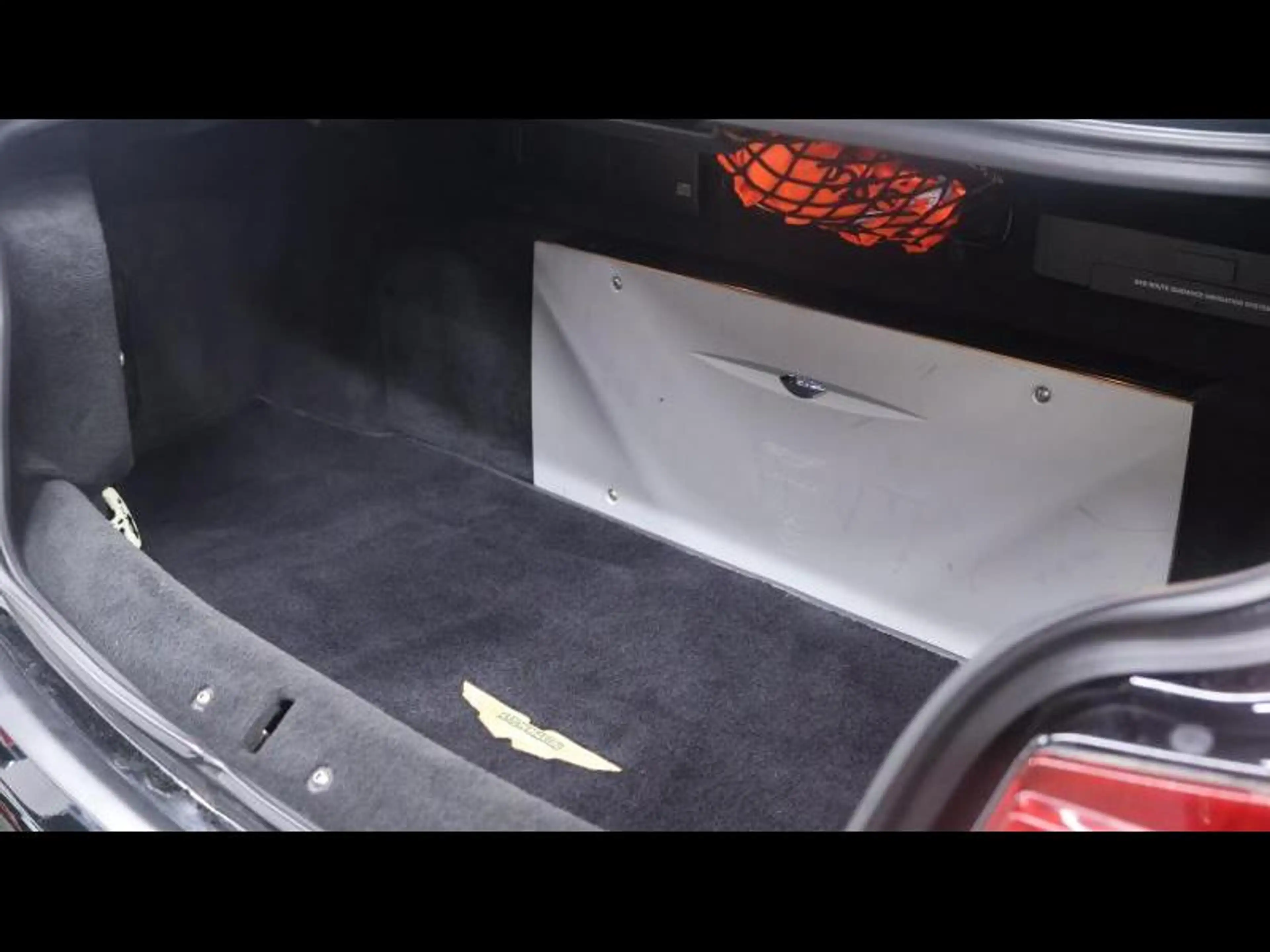 Aston Martin Vanquish 5.9 V12 469Ch — photo 6