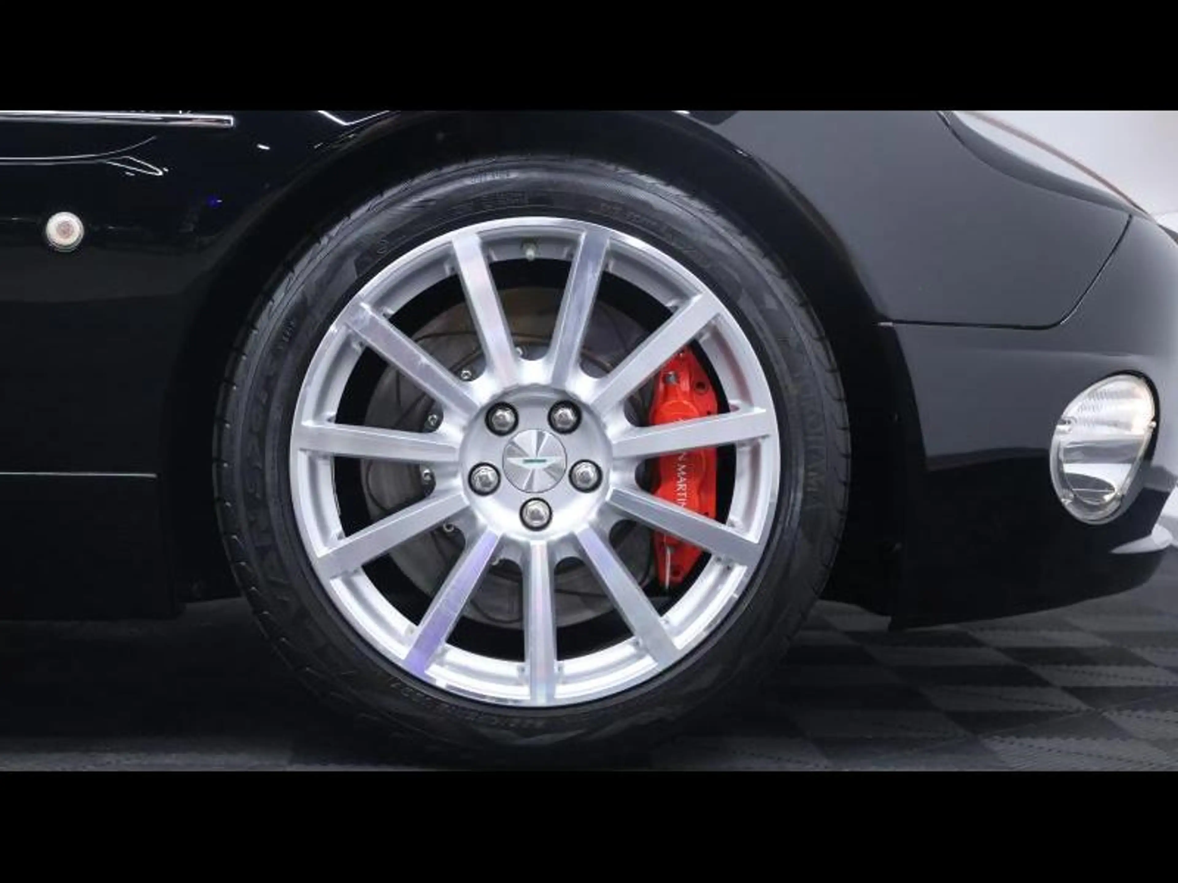 Aston Martin Vanquish 5.9 V12 469Ch — photo 12