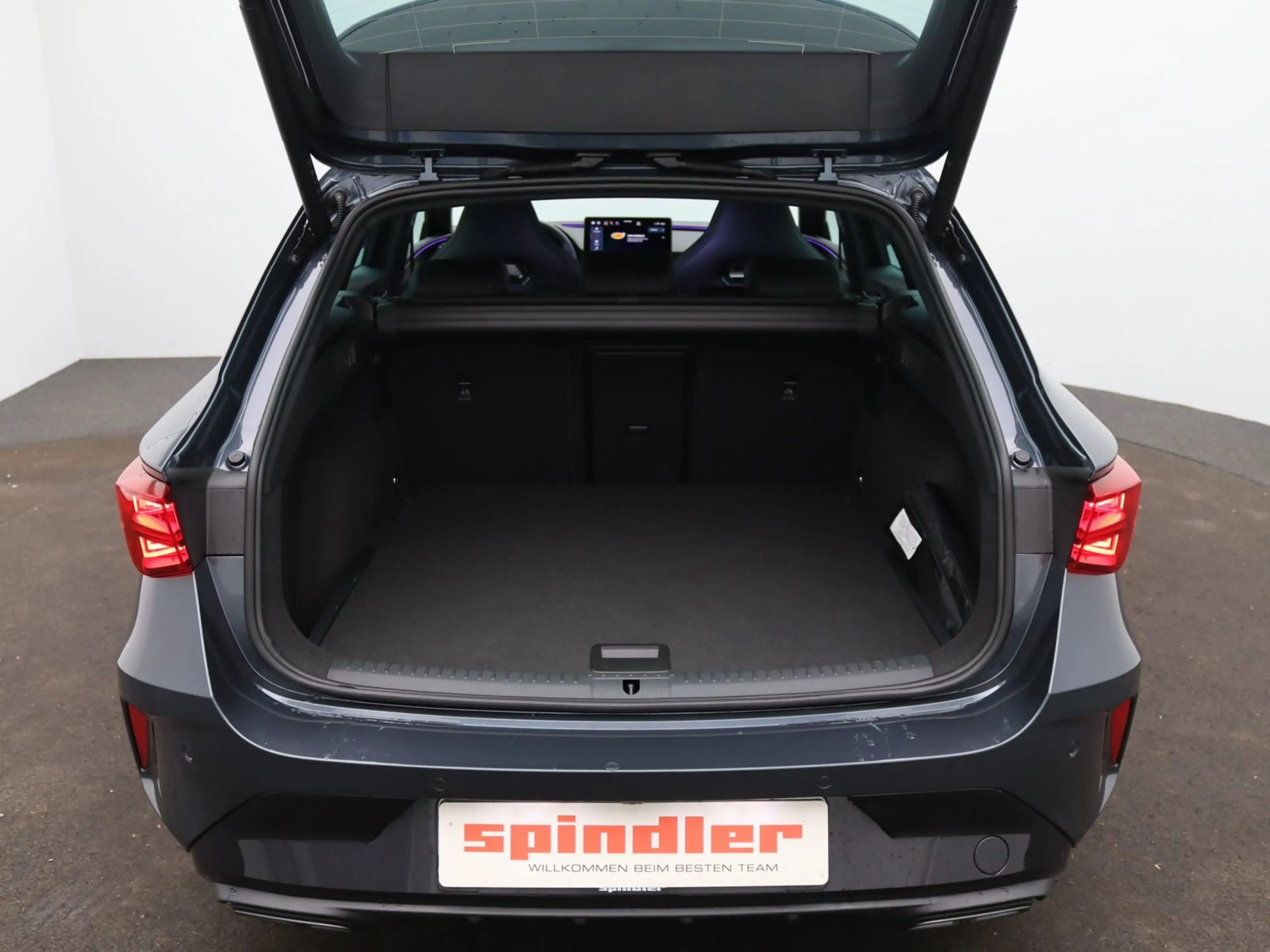 CUPRA Leon ST 2.0TDI DSG / Navi, Matrix, AHK, RFK, ACC — photo 8