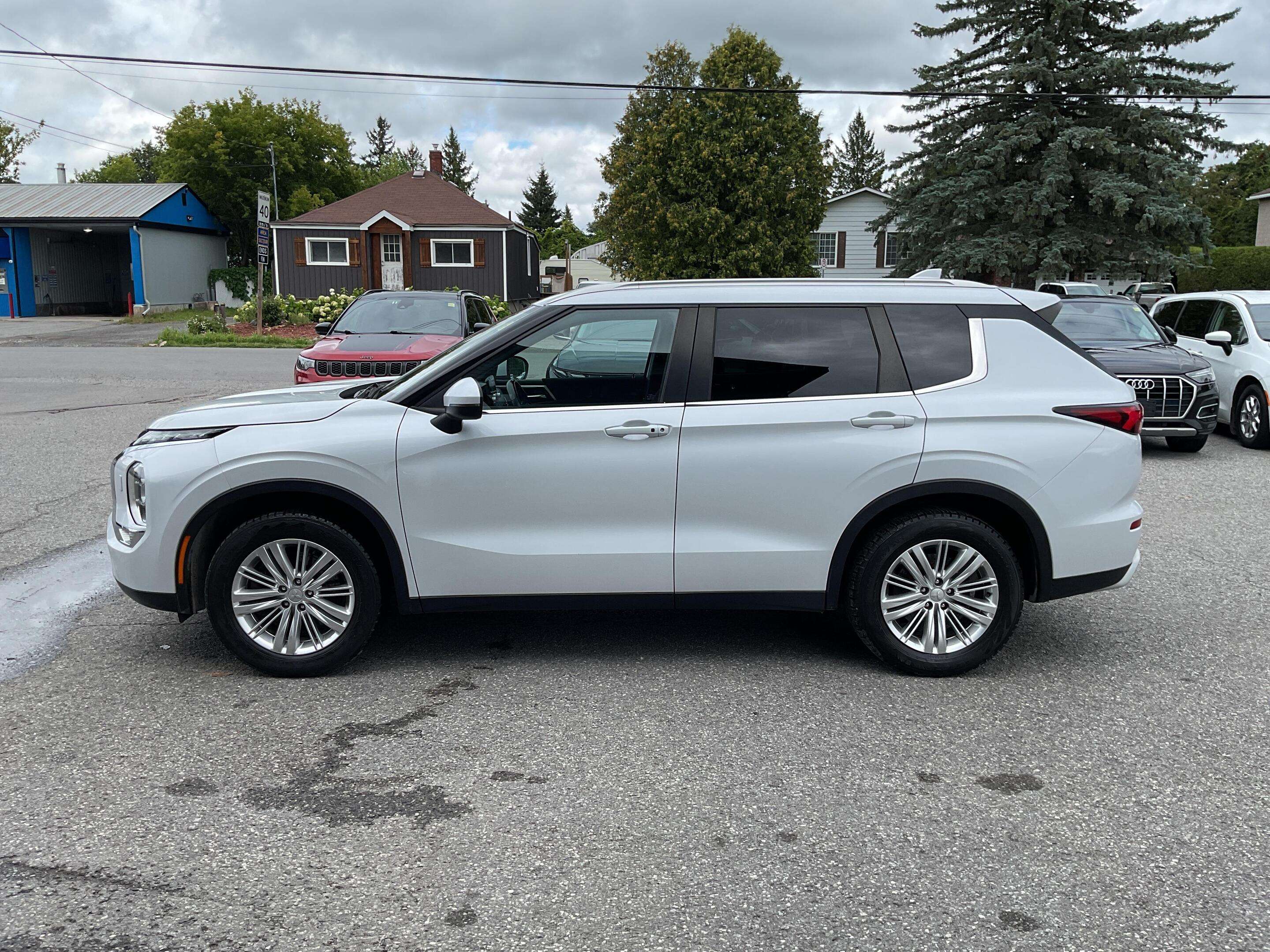 2022 Mitsubishi Outlander — снимка 1