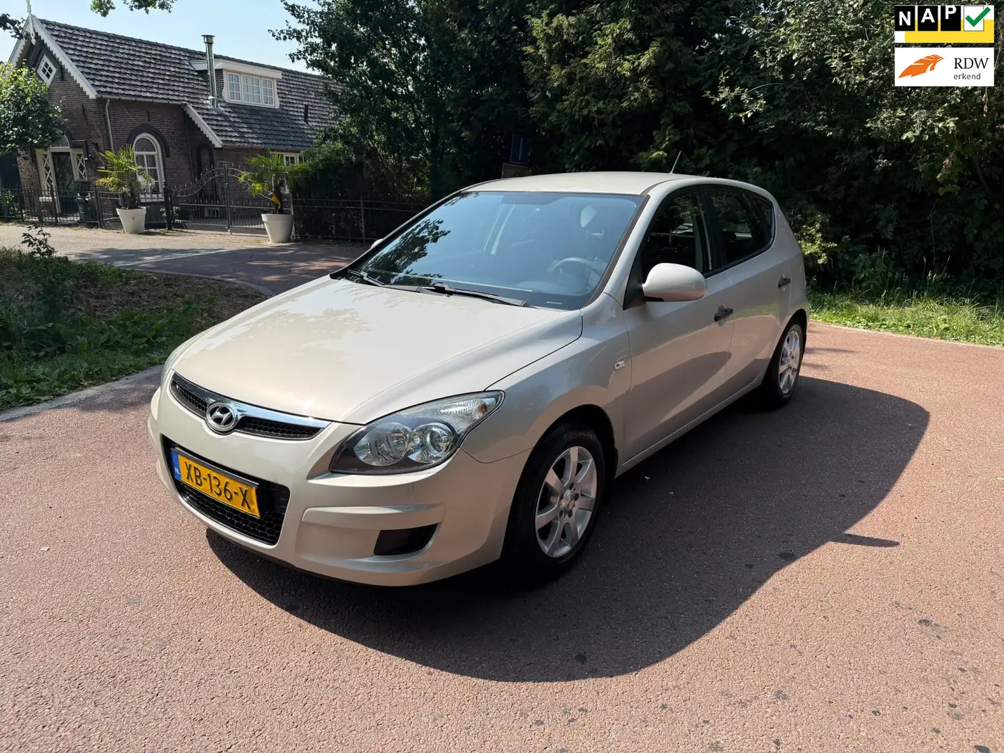 Hyundai i30 1.4i Active / Airco / Aux / Pdc / Apk / lm / cv / Grijs - 1