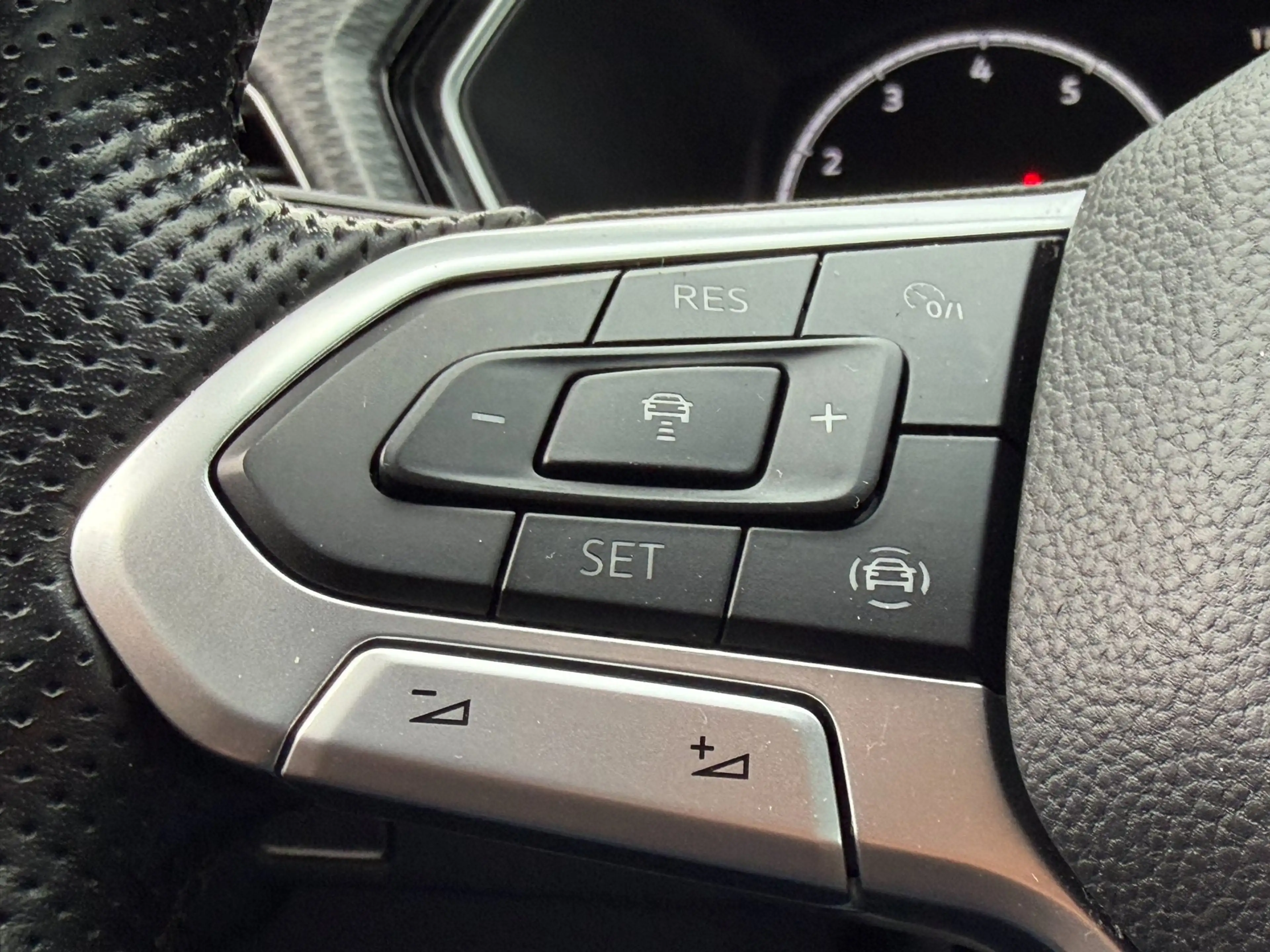 Volkswagen T-Cross 1.0 TSI R-Line|Stoelverwarming|Trekhaak|Automaat — photo 26