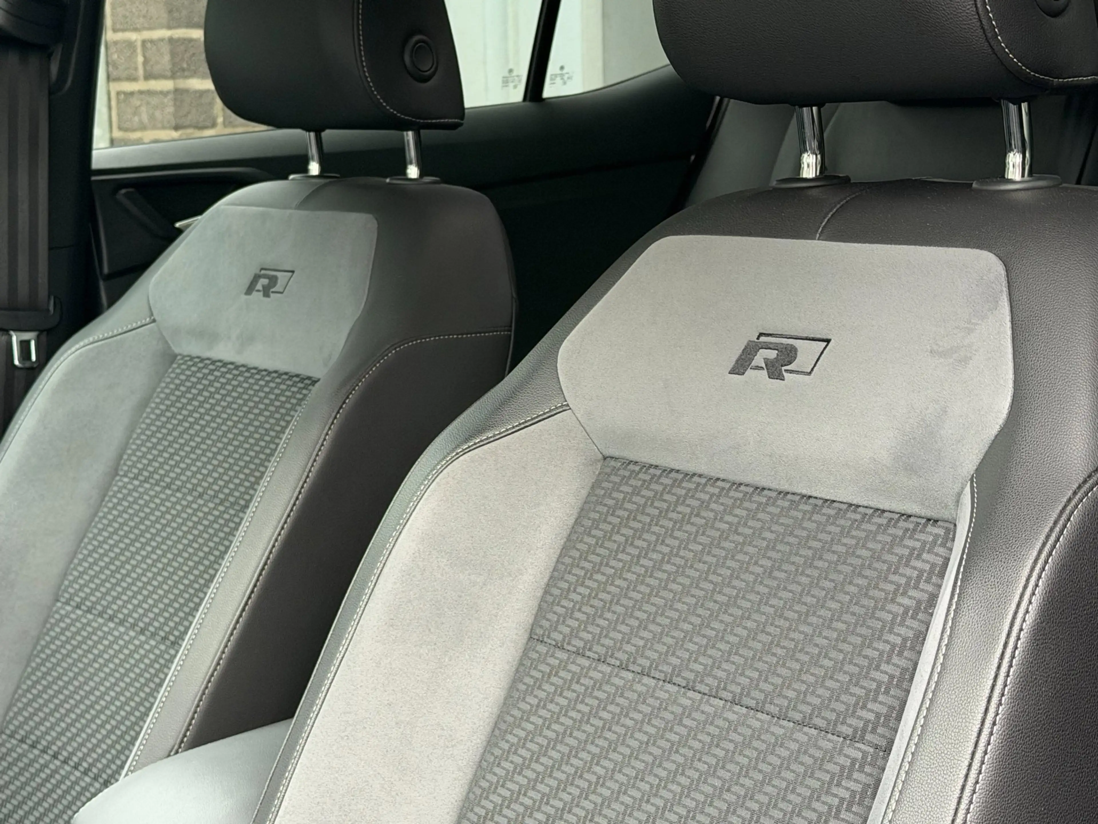 Volkswagen T-Cross 1.0 TSI R-Line|Stoelverwarming|Trekhaak|Automaat — photo 14