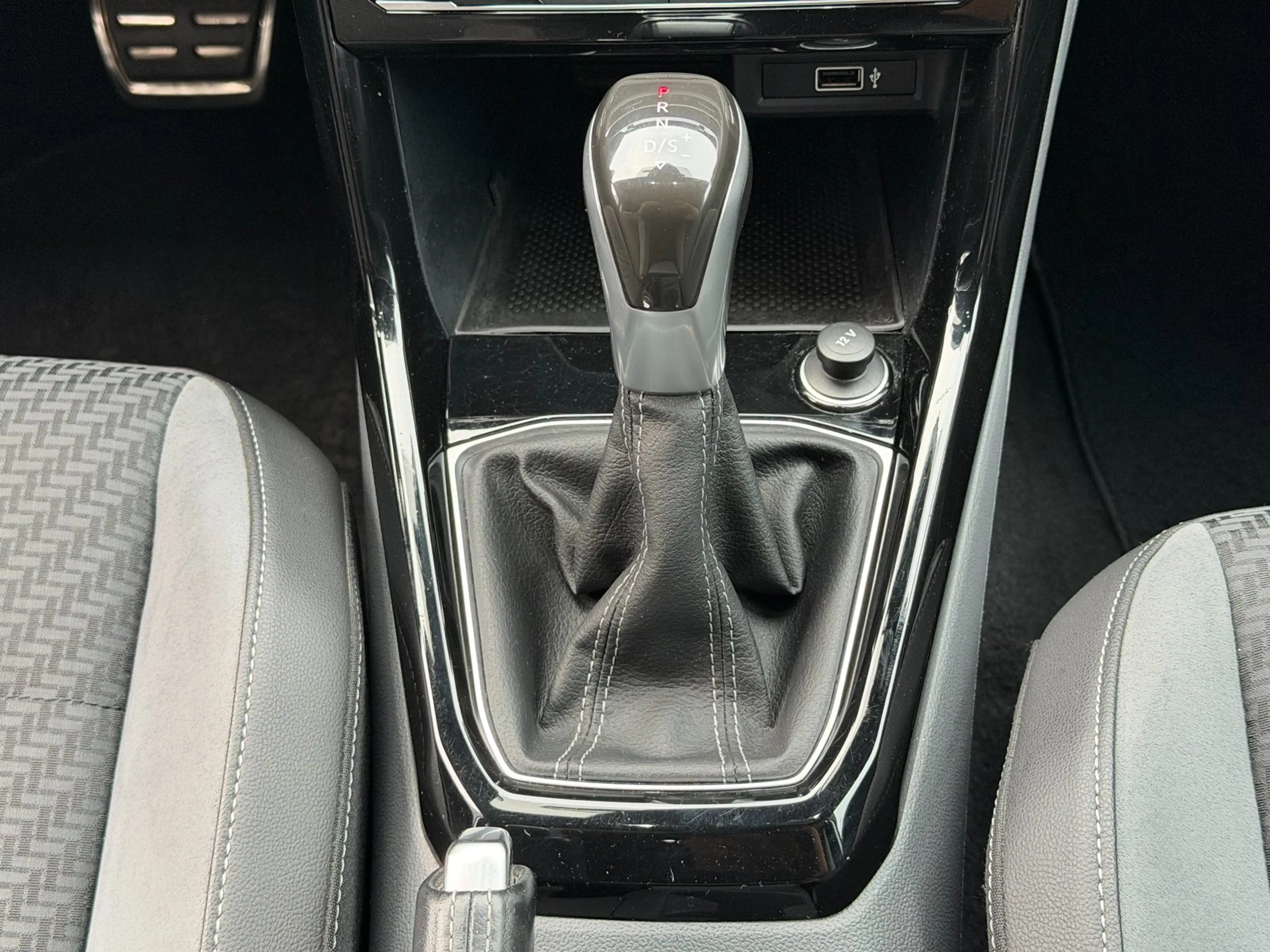 Volkswagen T-Cross 1.0 TSI R-Line|Stoelverwarming|Trekhaak|Automaat — photo 22