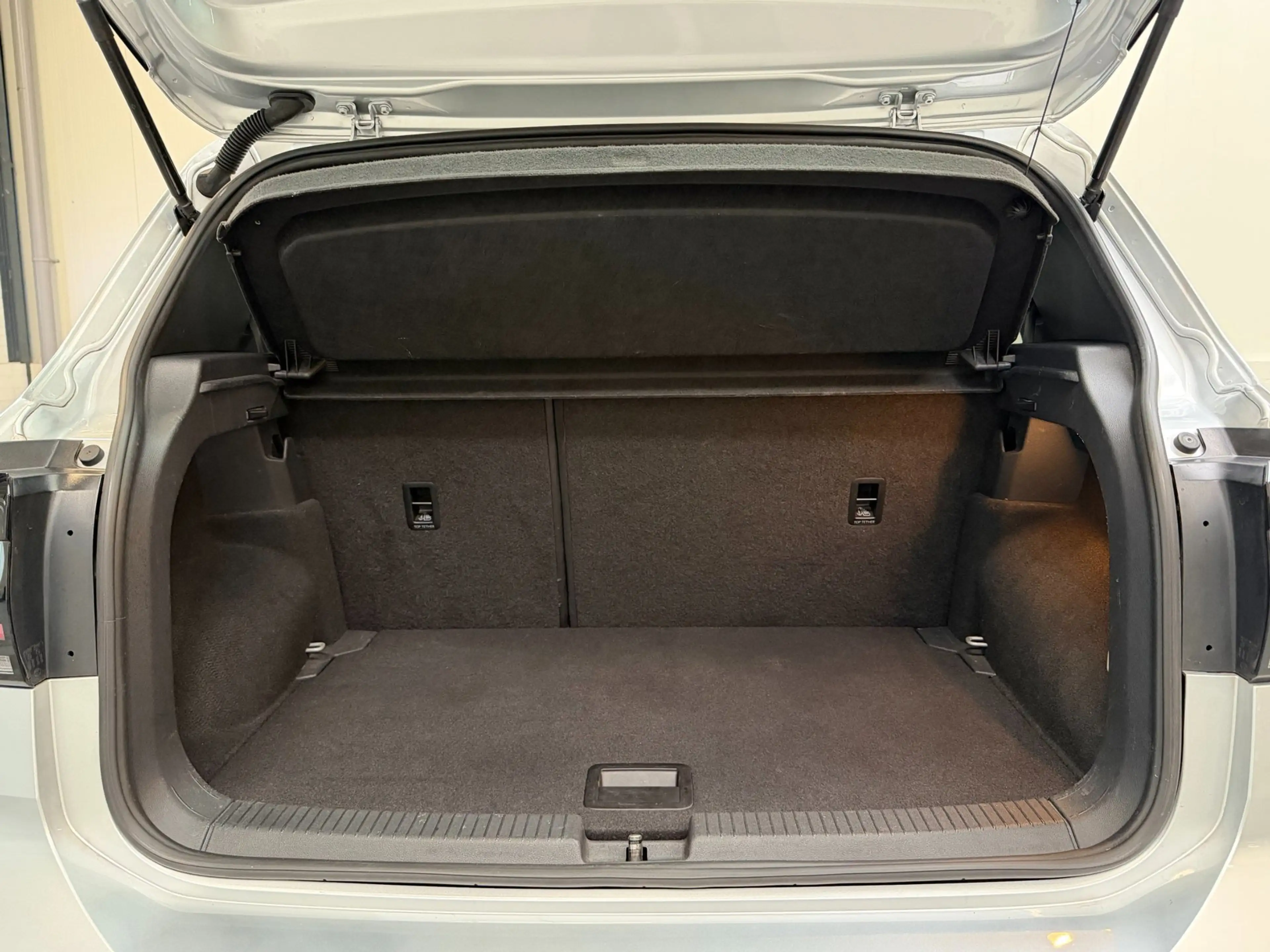 Volkswagen T-Cross 1.0 TSI R-Line|Stoelverwarming|Trekhaak|Automaat — photo 11
