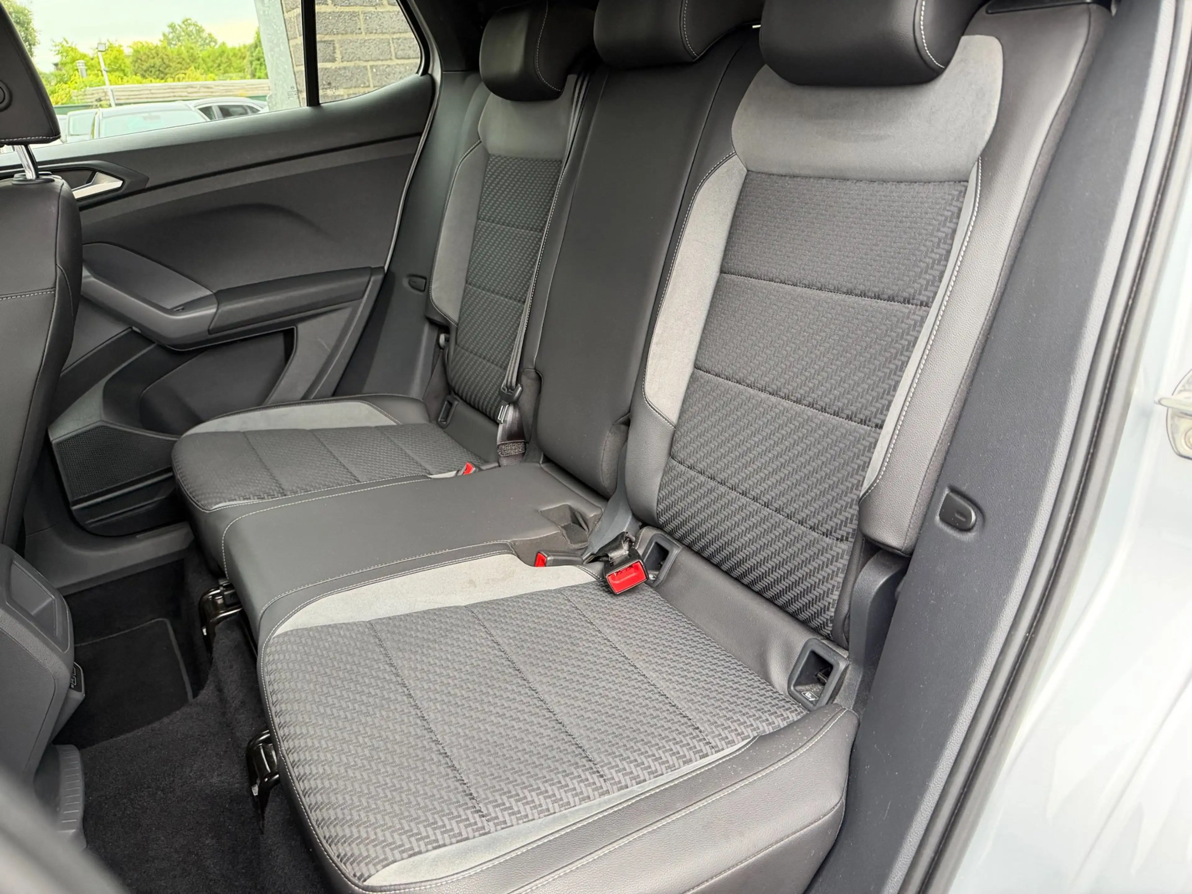 Volkswagen T-Cross 1.0 TSI R-Line|Stoelverwarming|Trekhaak|Automaat — photo 16