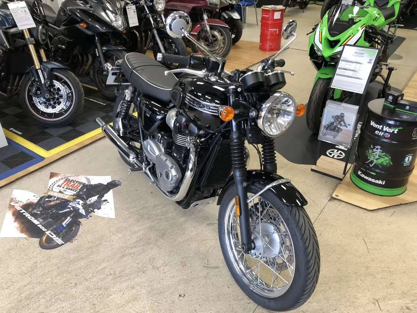 Triumph Bonneville T100 Zwart - 1