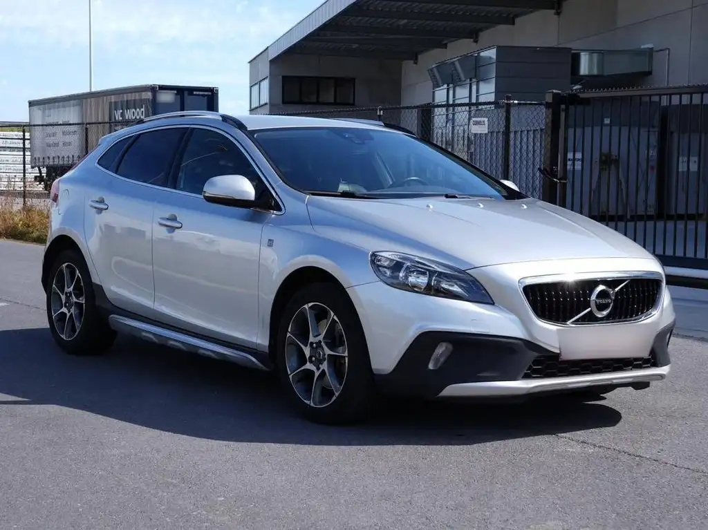 Volvo V40 Cross Country 2016 из Европы — купить под ключ