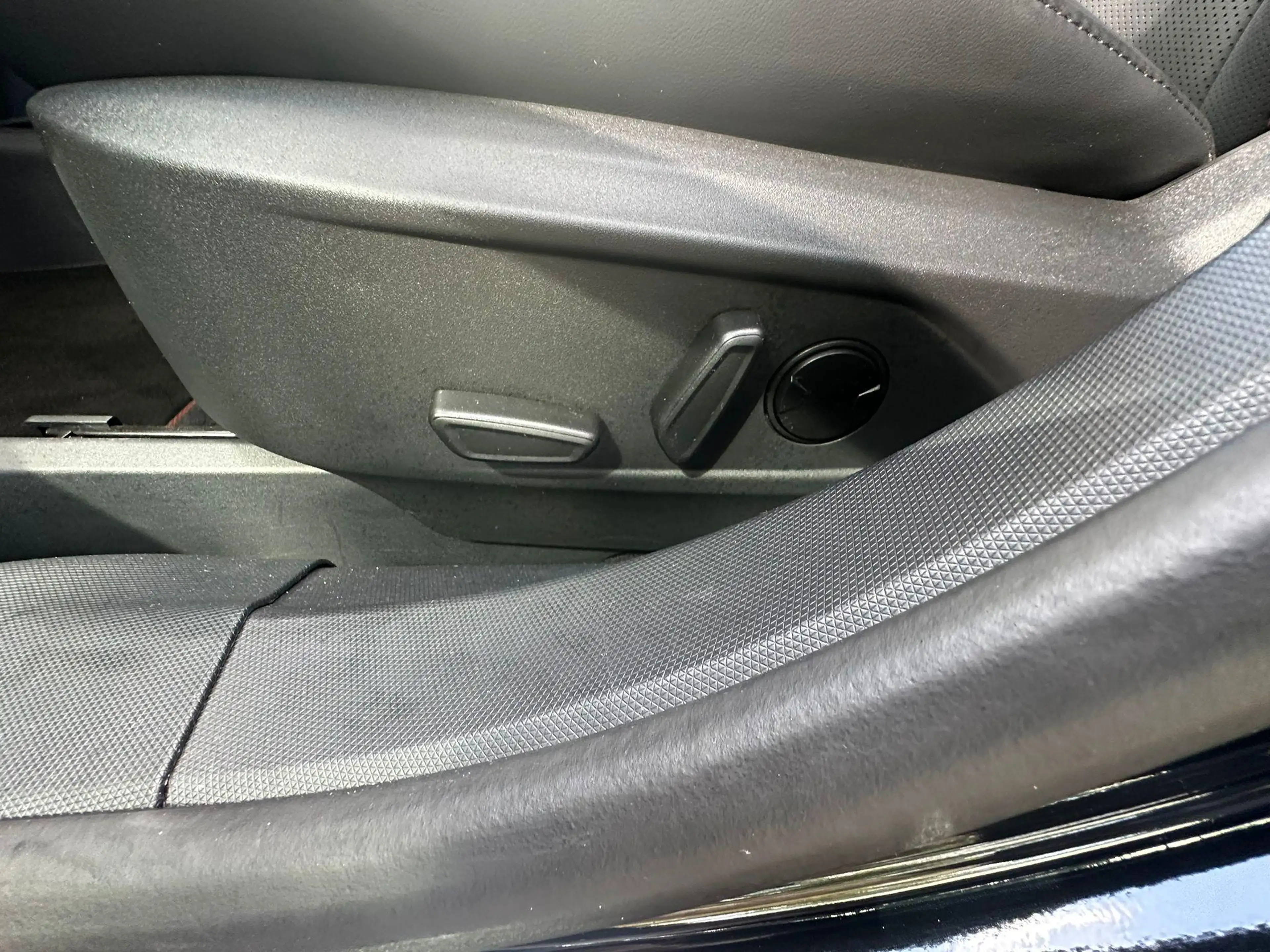 Ford Mustang Mach-E Extended First Edition AWD 91 kWh — photo 27