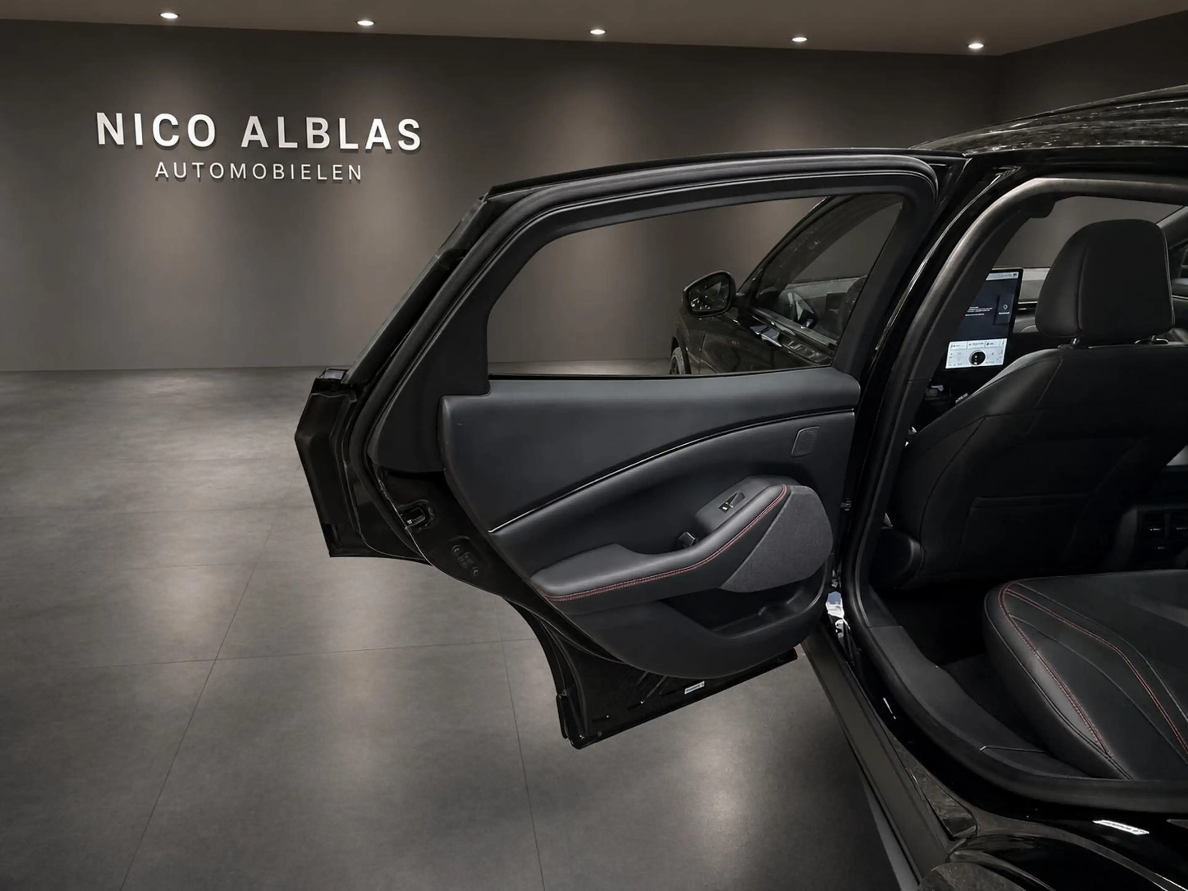 Ford Mustang Mach-E Extended First Edition AWD 91 kWh — photo 12