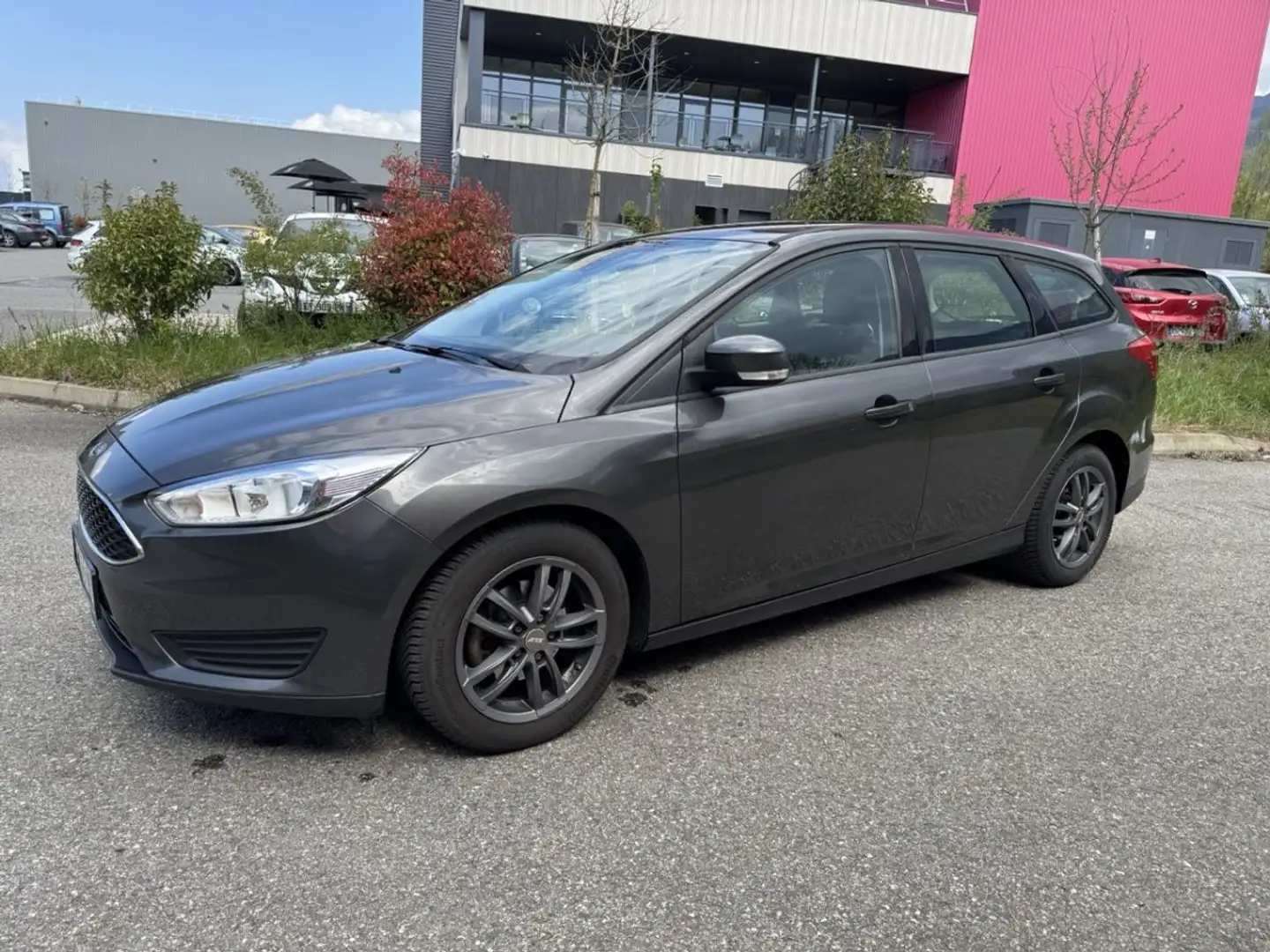 Ford Focus SW 1.0 EcoBoost 100 BVM5 TREND CT OK Gris - 1