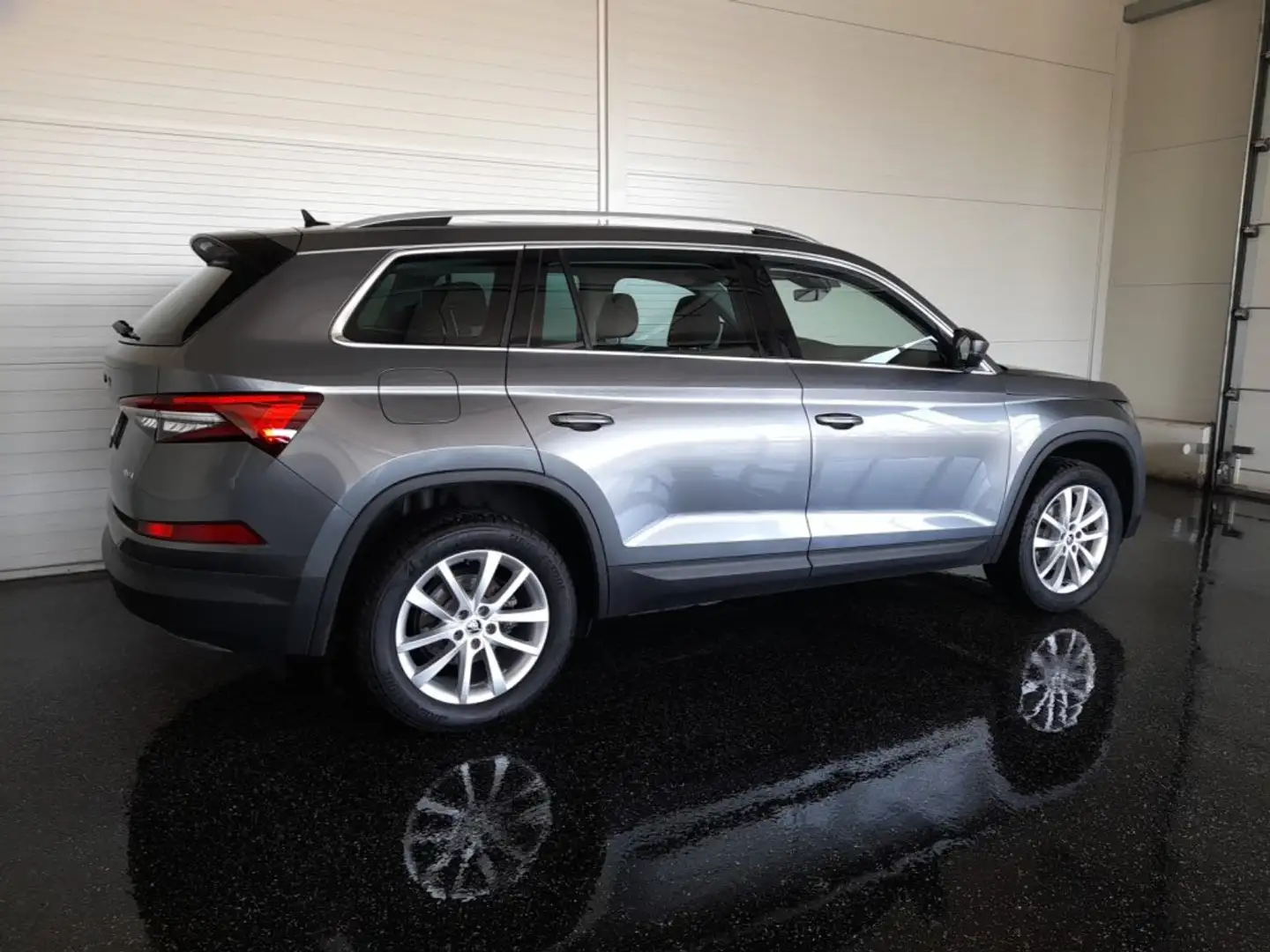 Skoda Kodiaq STYLE 4x4 2.0 TDI DSG *MATRIX-LED / SKY / VIRTUELL / NAVI / AHV & KAMERA / MEMORY SPORTSITZE / ACC / E-KLAPPE* Grau - 2