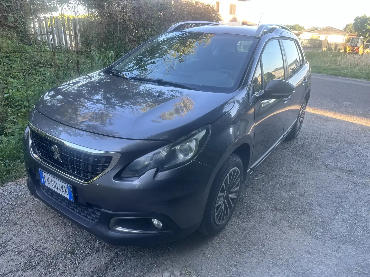 Peugeot 2008 1.6 bluehdi Active 75cv Gris - 1