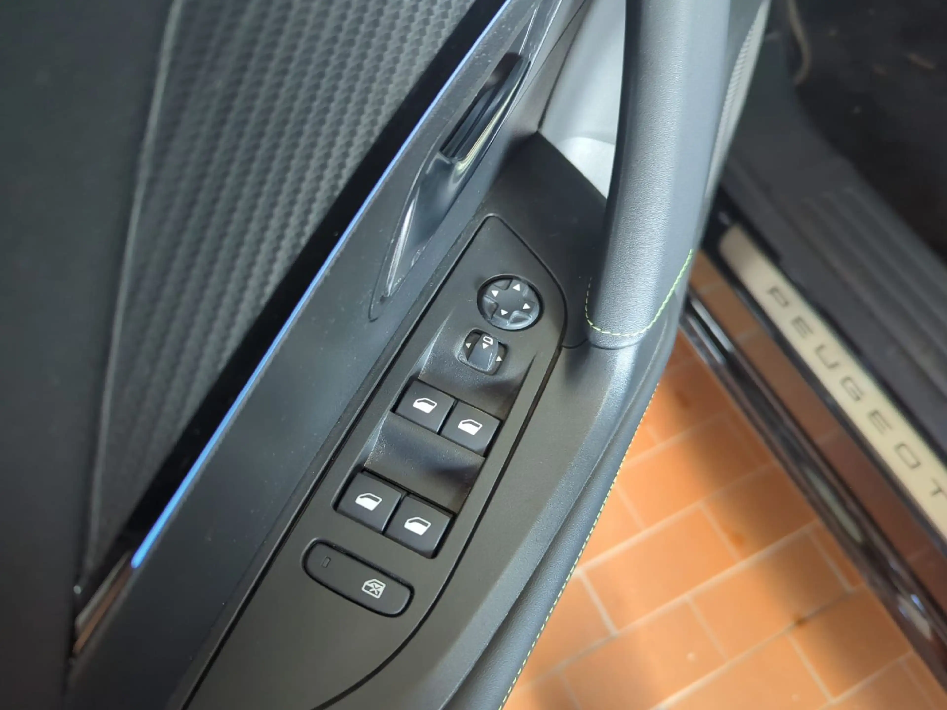 Peugeot 2008 1.2 PureTech 130 GT ACC+Massage+Kam360+18 — photo 12