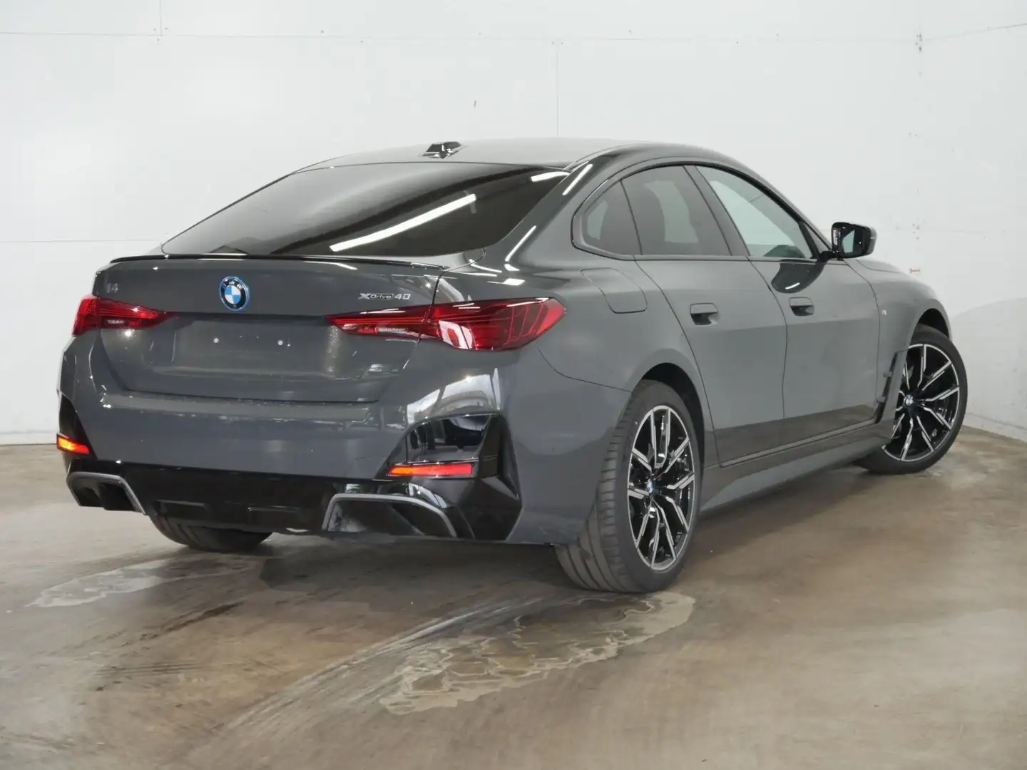 BMW i4 xDrive40 GC M Sport Pro || AHK 360 Pano eSitze Grau - 2