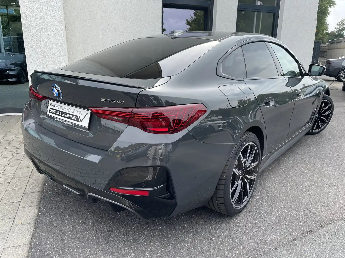 BMW i4 xDrive40 GC M Sport Pro || AHK 360 Glasdach eSitze Grau - 2