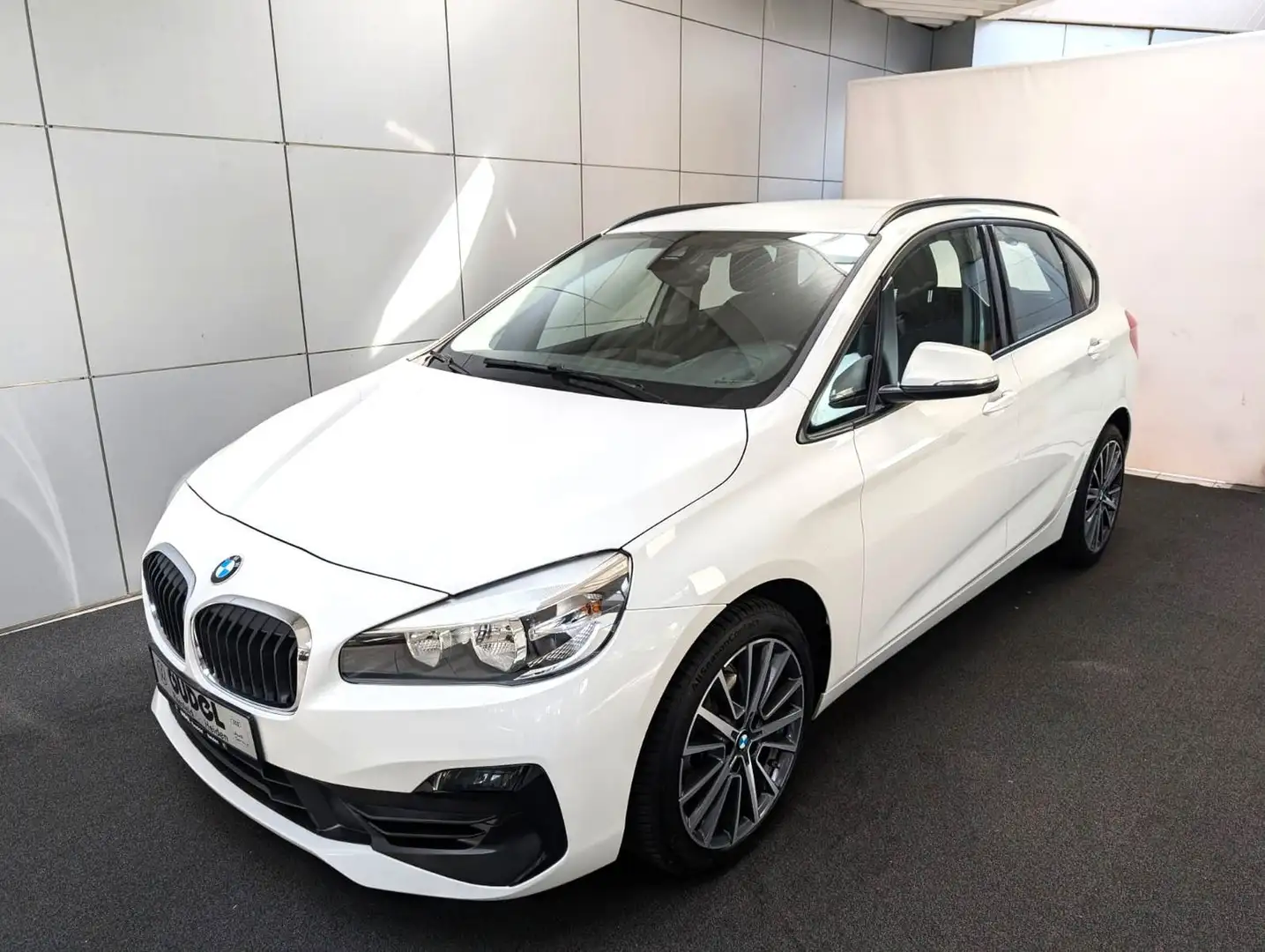 BMW 216 Active Tourer Advantage 18" el. Heckl. GRA Wit - 2