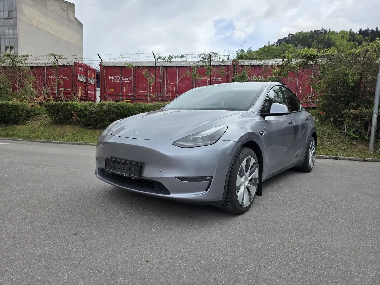 Tesla Model Y Long Range AWD 79kWh Grau - 1